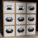 Small storage unit with drawers