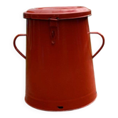 Poubelle émaillée rouge en métal, années 1950, couvercle verrouillable et poignées latérales