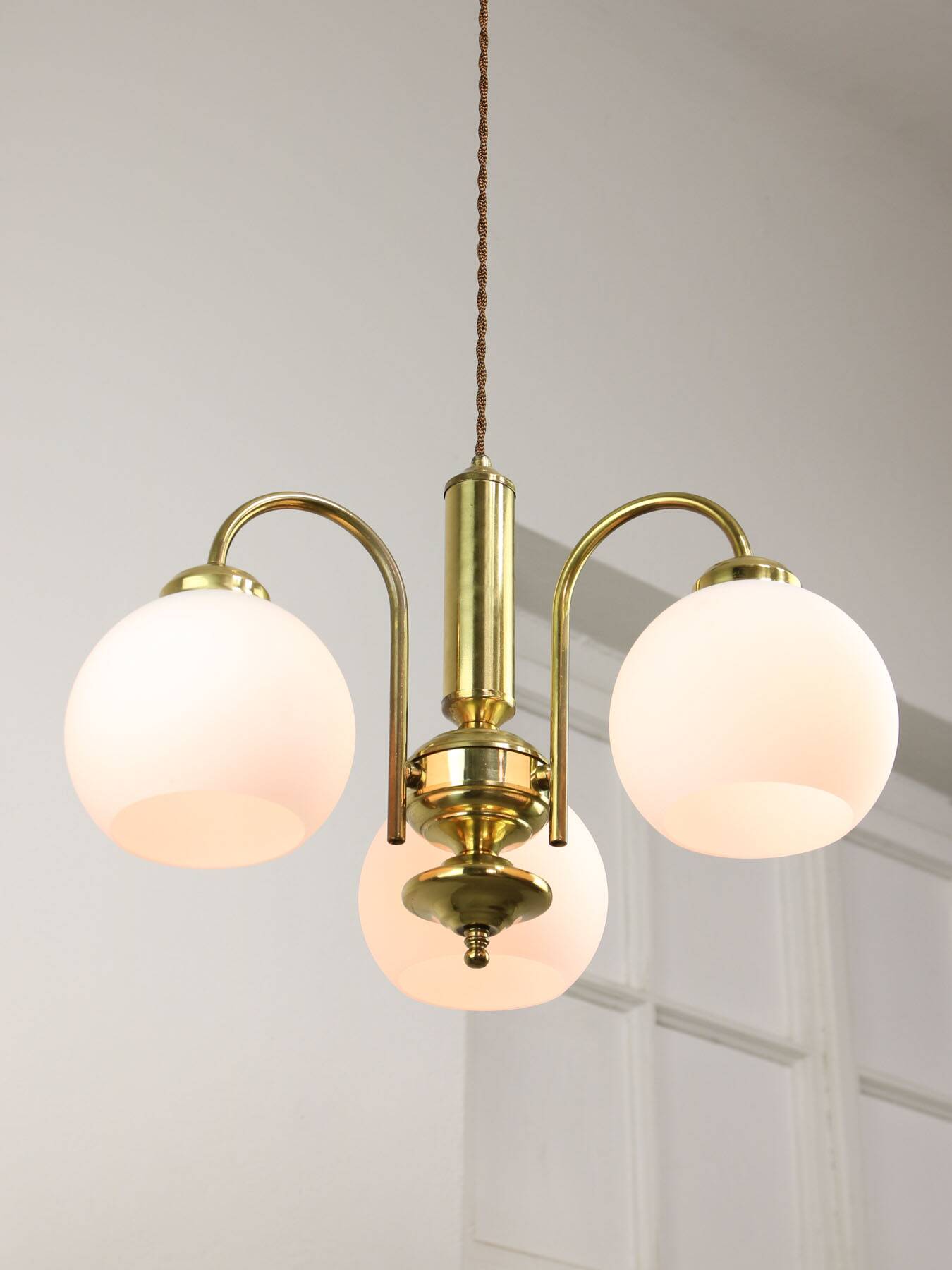 Lustre Mid-Century en Laiton et Opaline, Italie