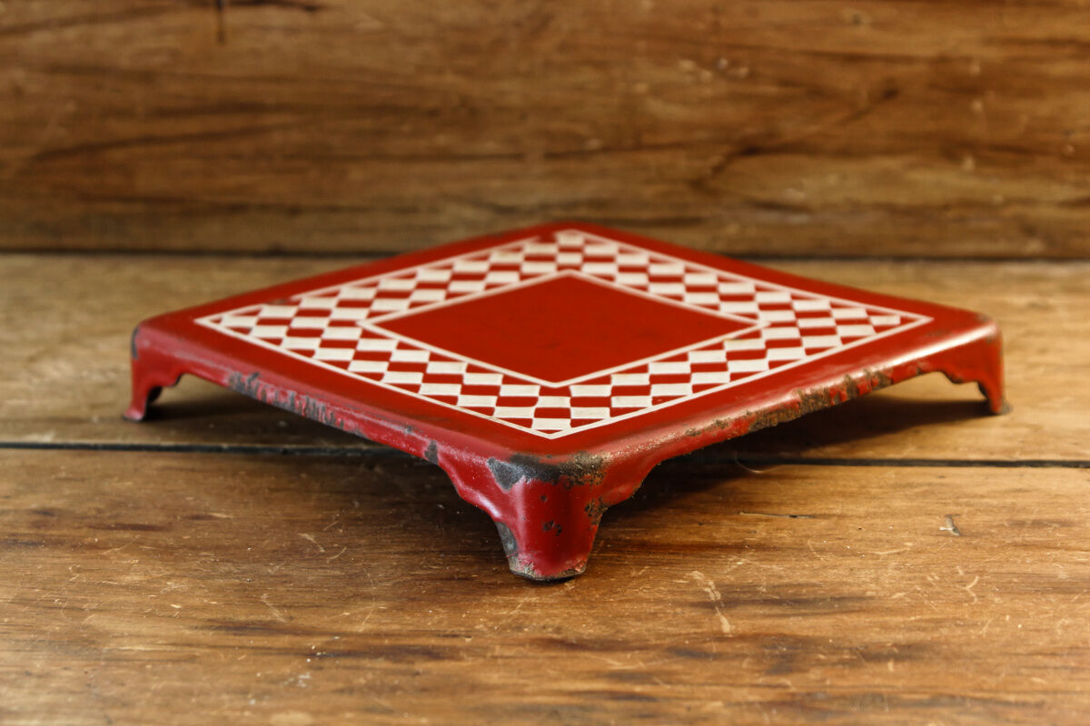 Dessous de plat à damier tôle émaillée