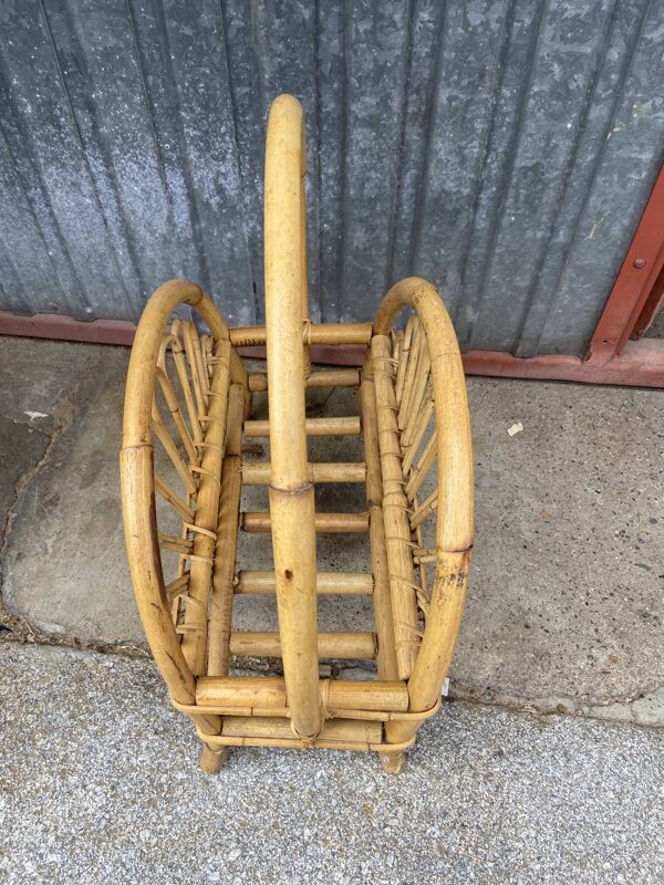 Porte revue vintage en rotin