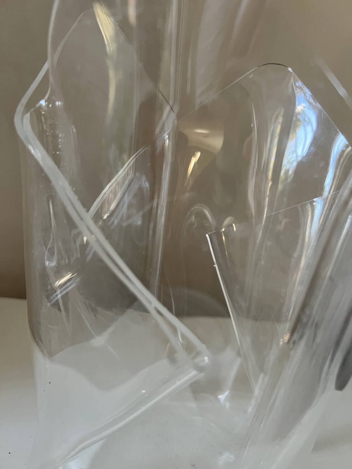 Vintage Guzzini style plexiglass design vase