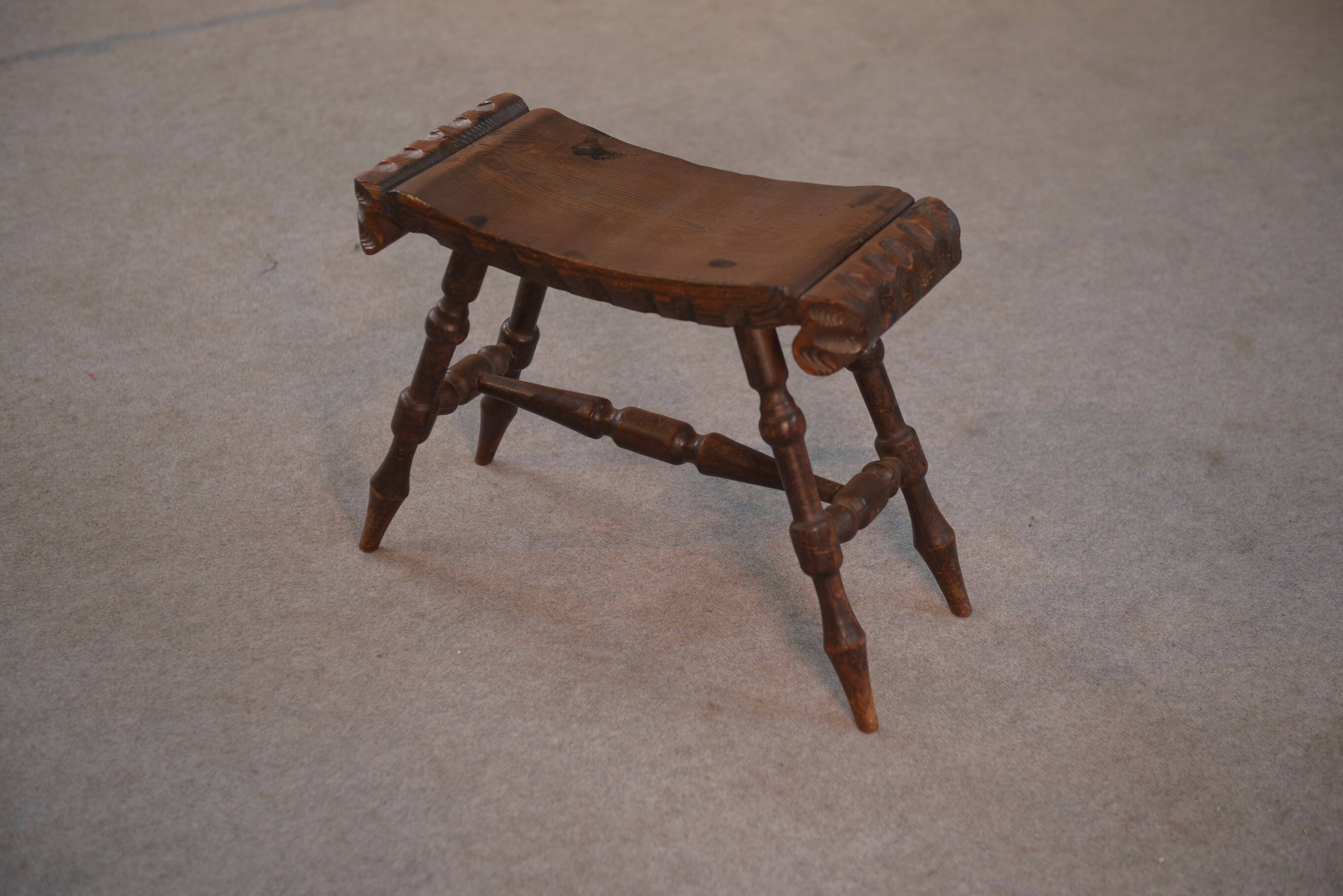 Tabouret rustique en pin 1960