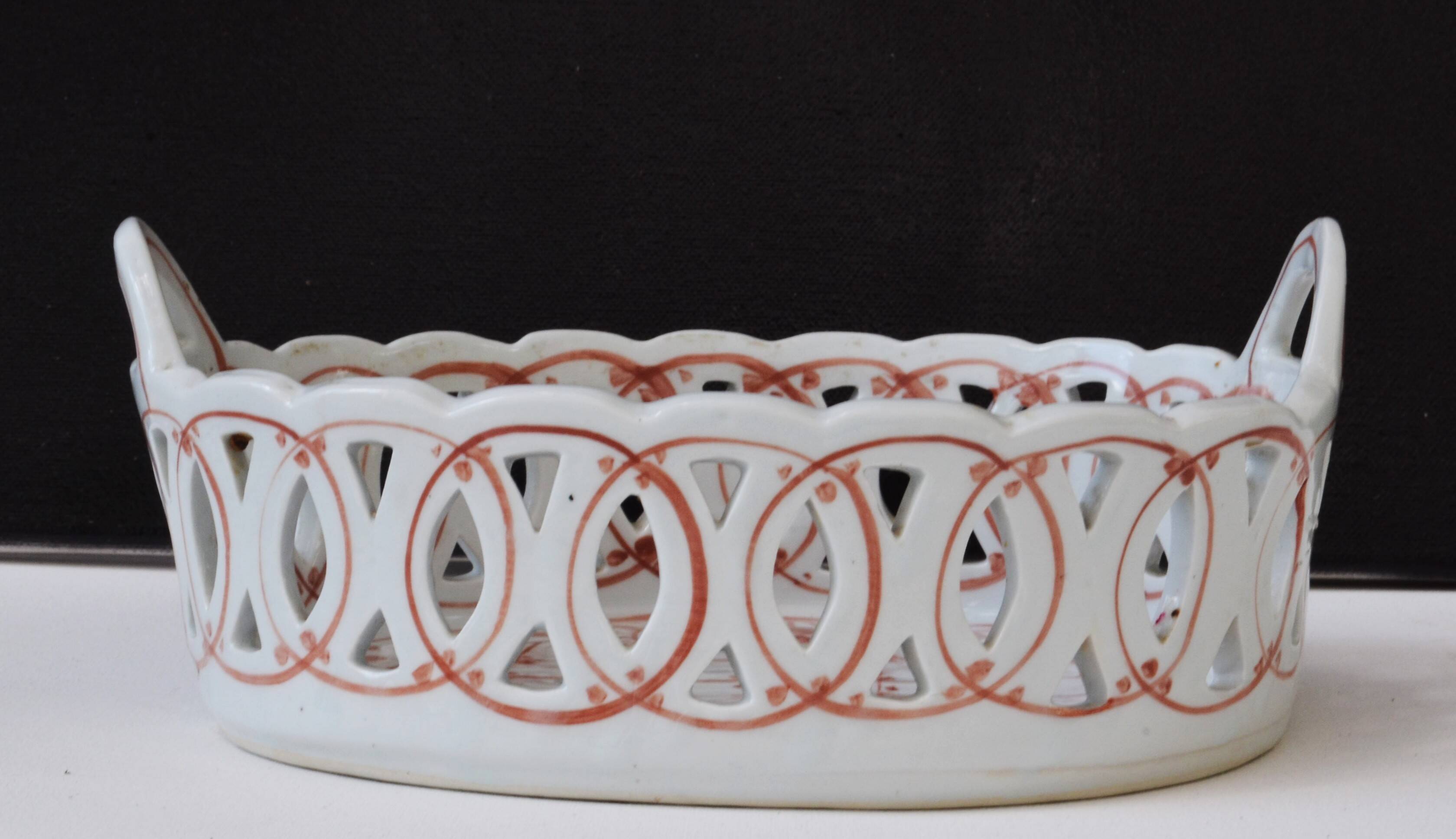 Ludwigsburg Porcelain Reticulated Bascket or Openwork Basket Dimensions 22,5cm