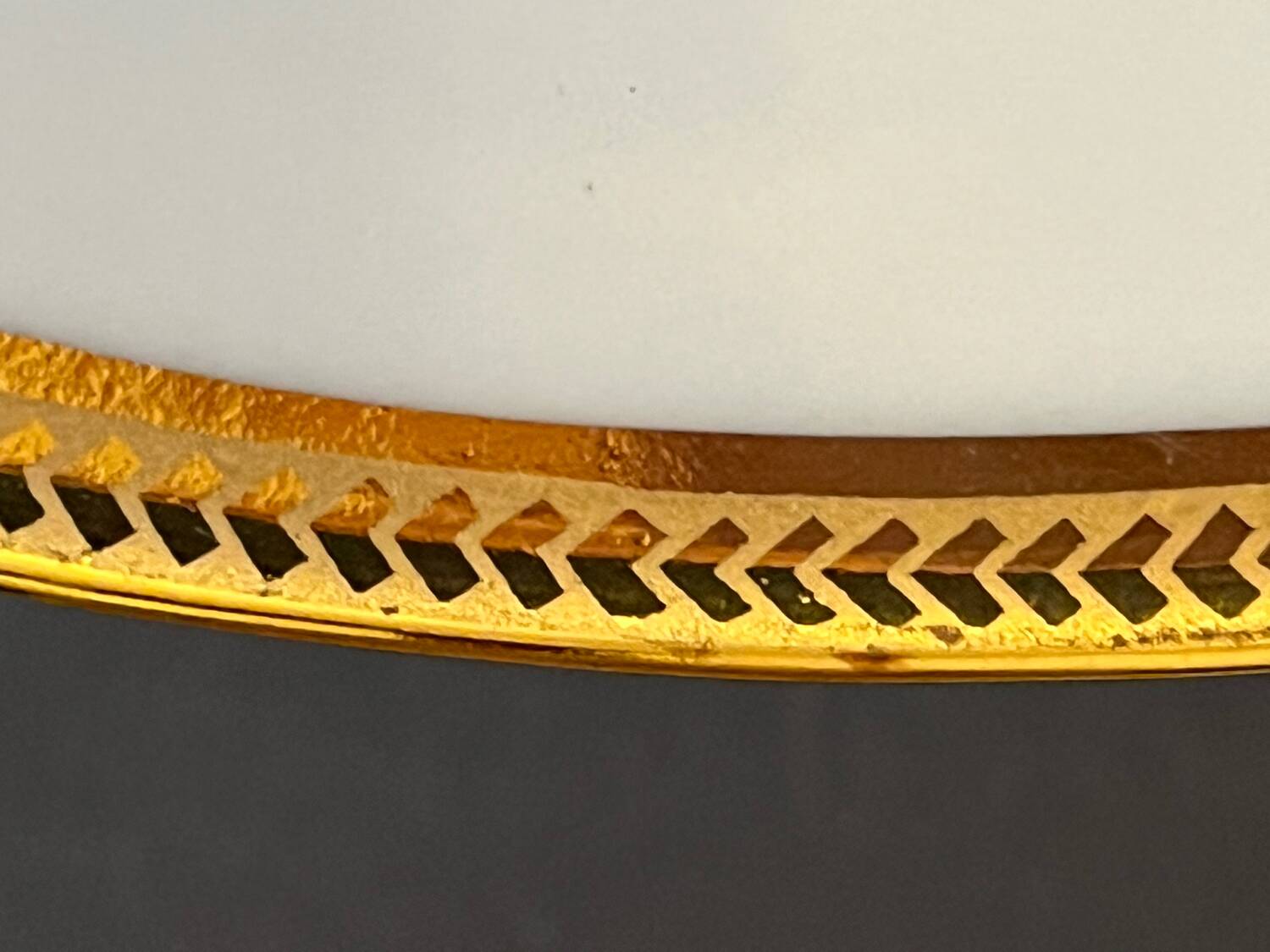 Round dish in fine Limoges porcelain