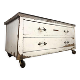Commode sur roulettes