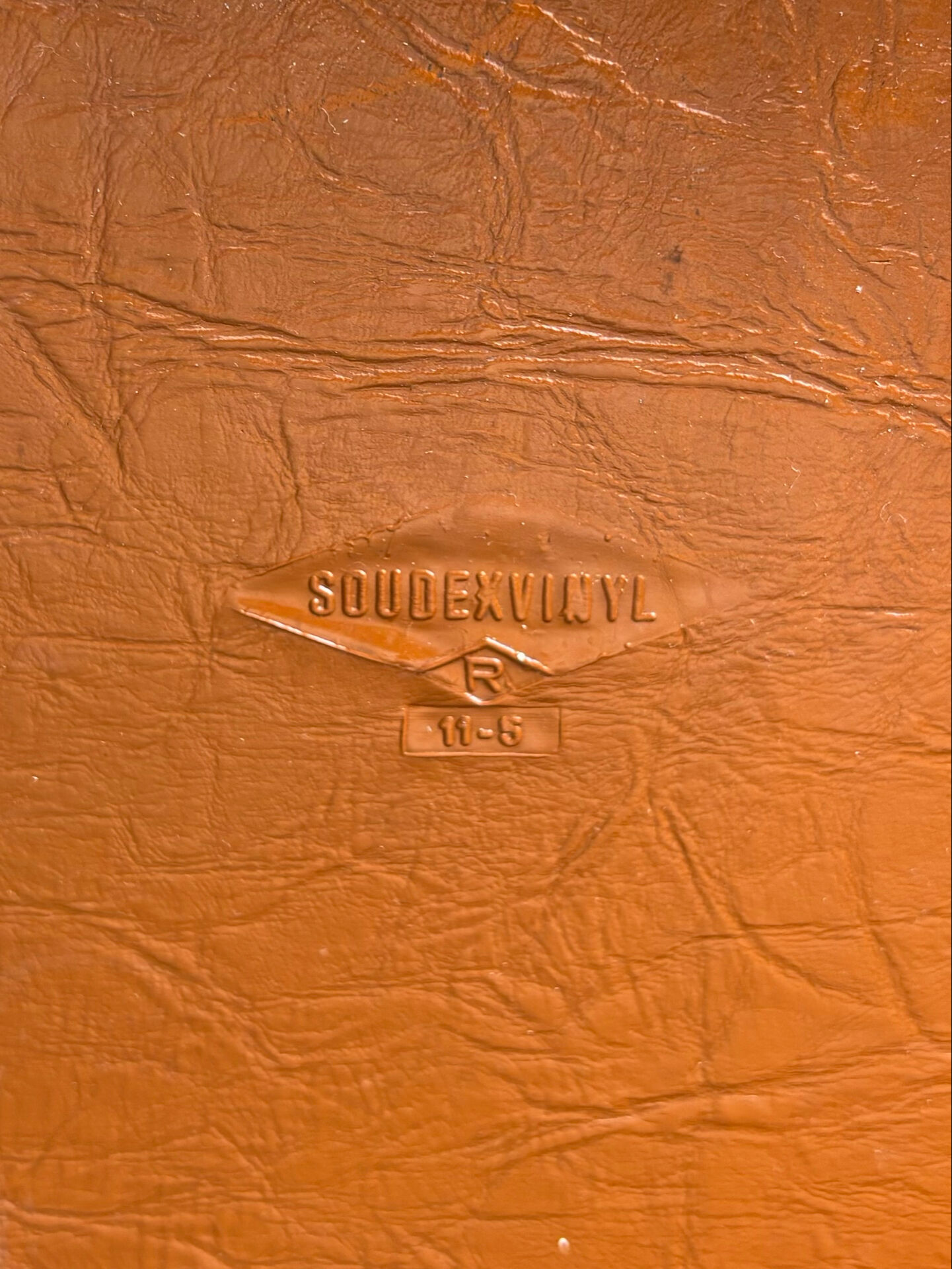 Brown folding chair in vinyl and steel