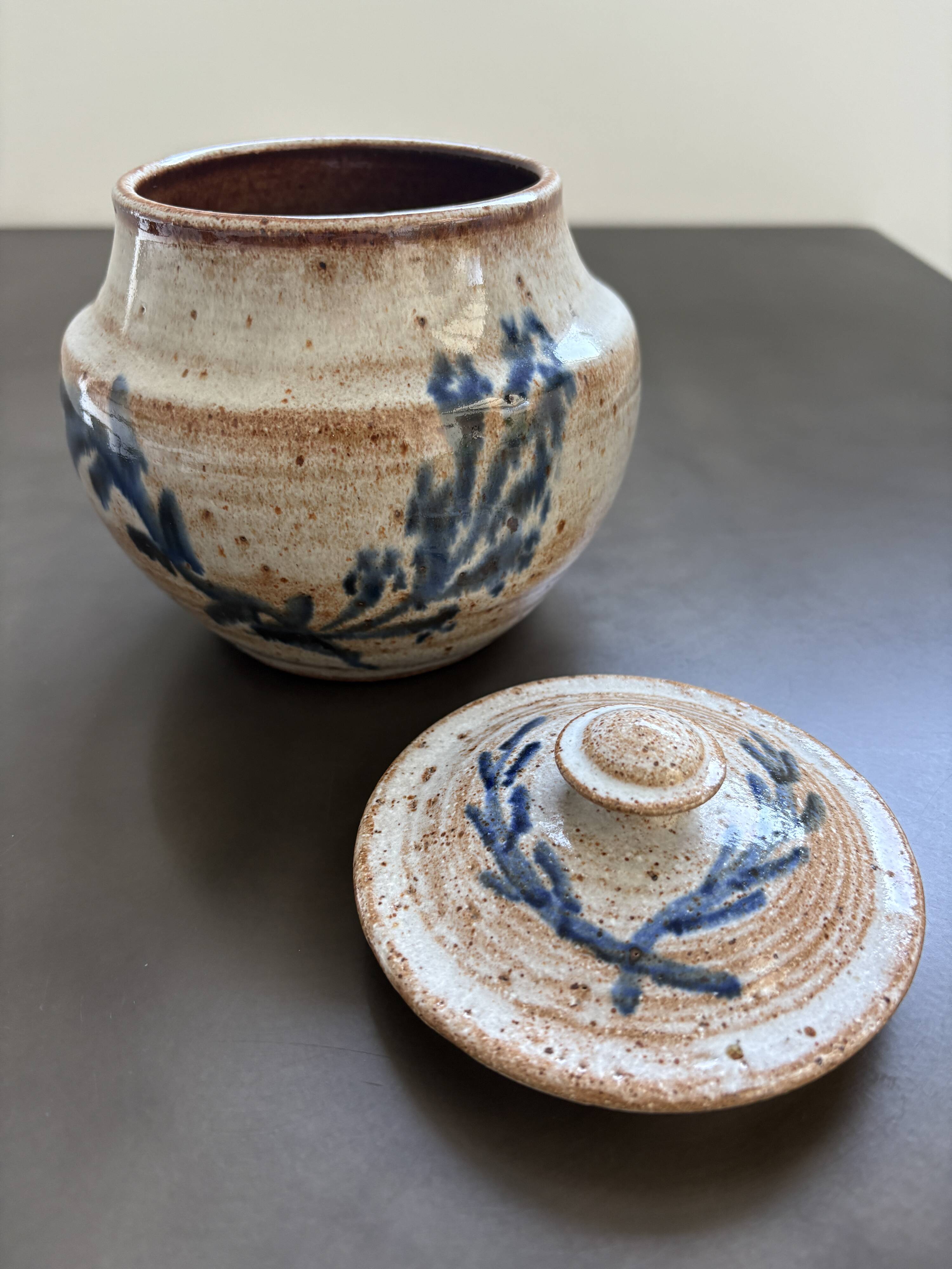 Workshop ceramic pot