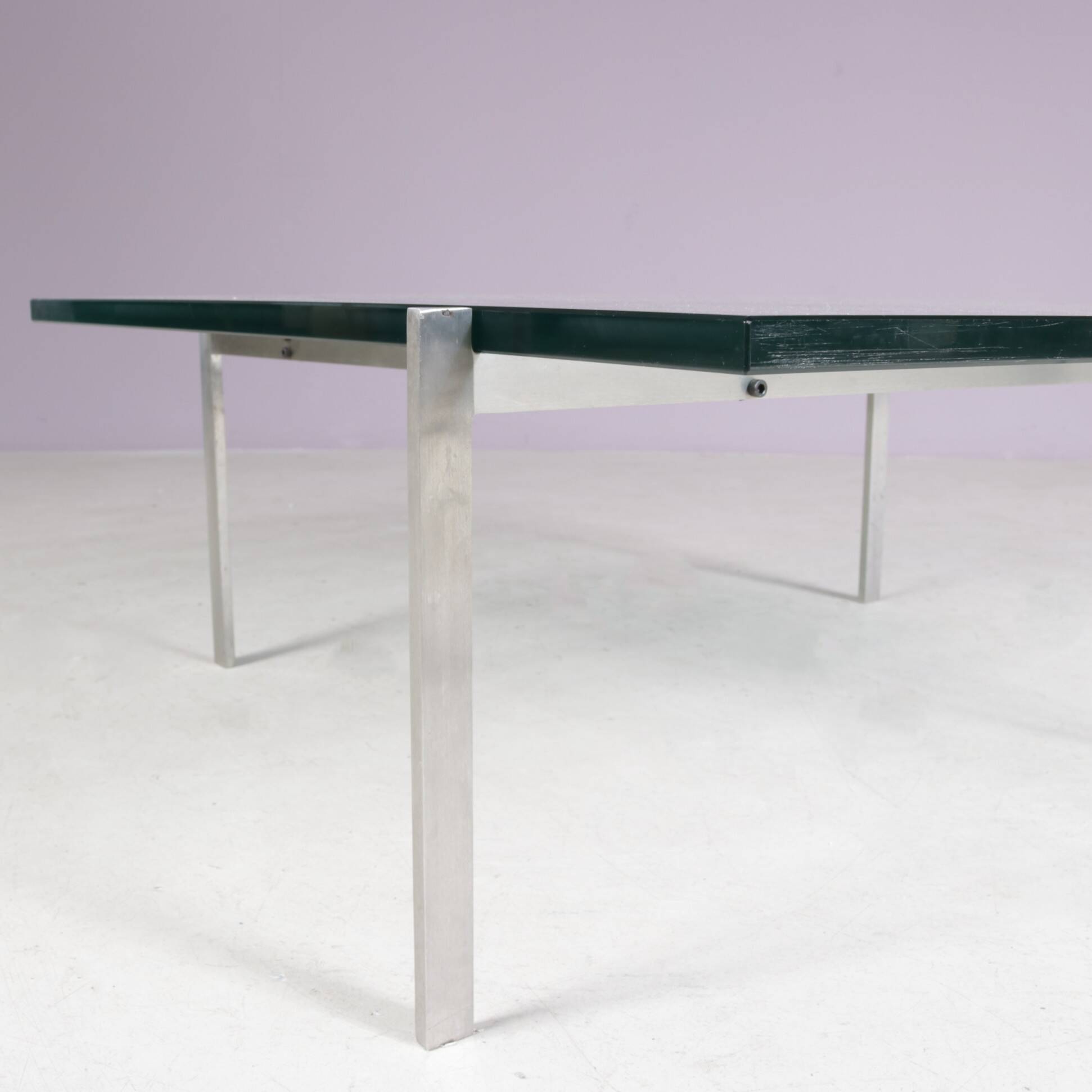 Table basse des années 1970 Poul Kjaerholm Modèle : PK61 (non signée)