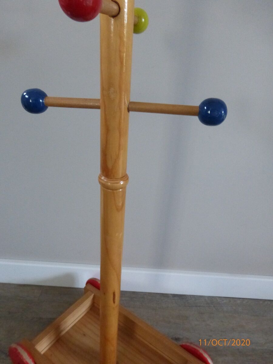Child coat holder