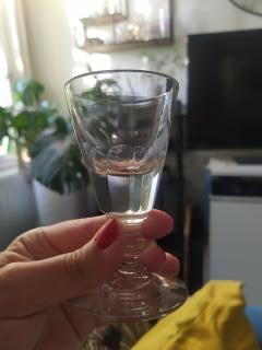 6 glasses of antique bistro