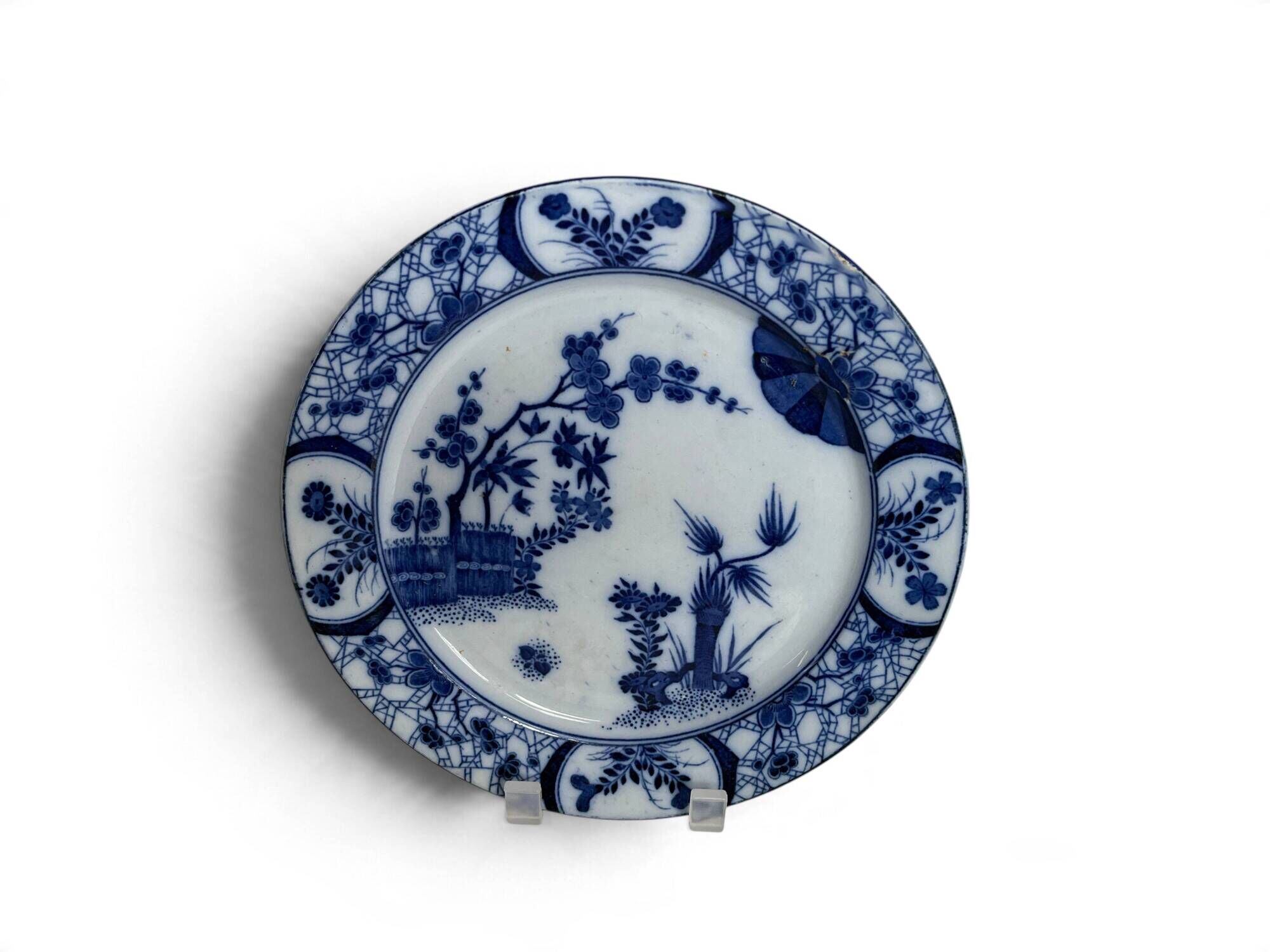Creil Montereau, small plate decorated in Japanese style, late 19th century.