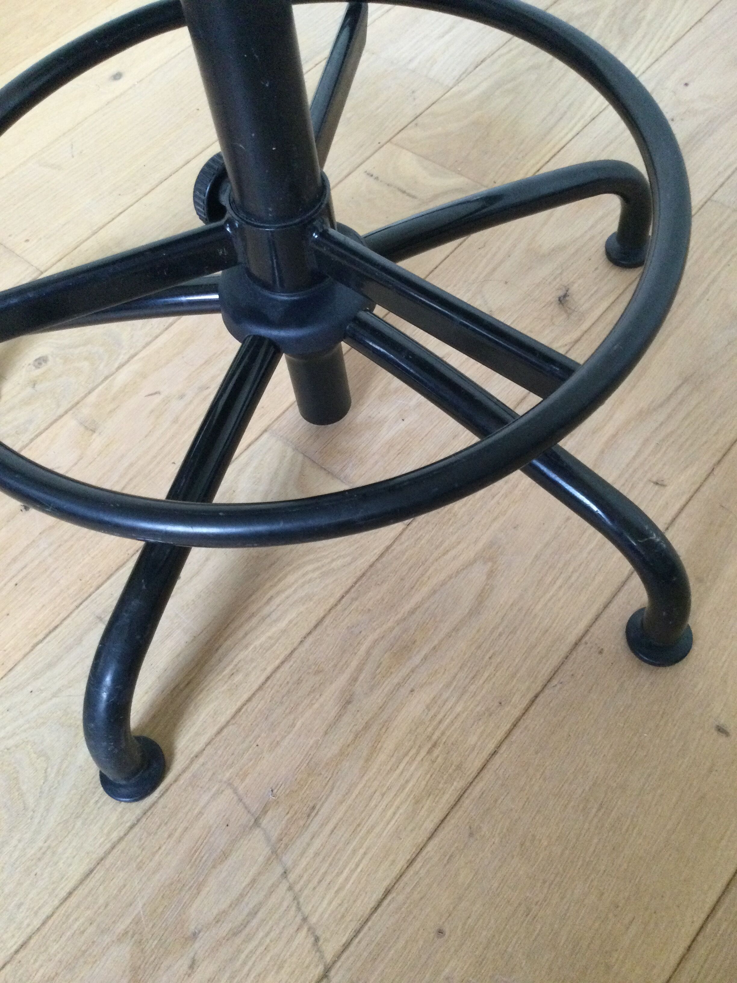 Adjustable and swivelling vintage industrial stool