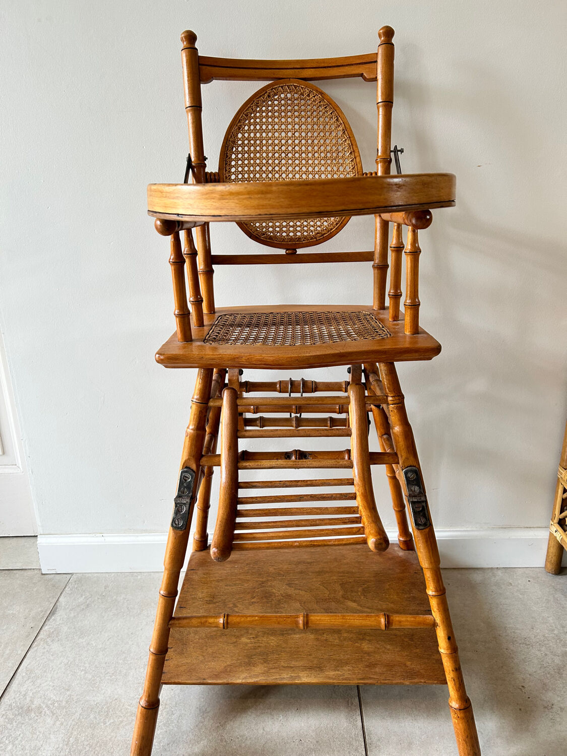 Modular high chair in canning Eugène Vincent