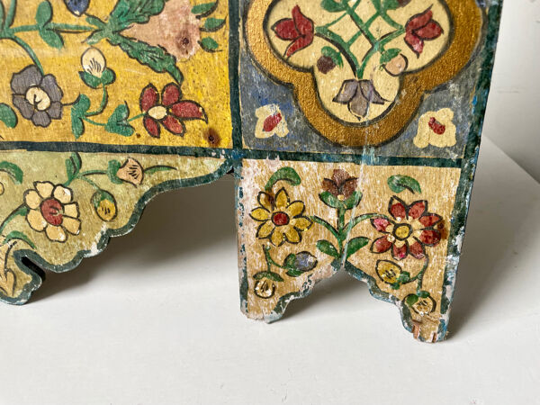 Cadre ancien peint en bois avec motifs de fleurs 88 cm x 47 cm