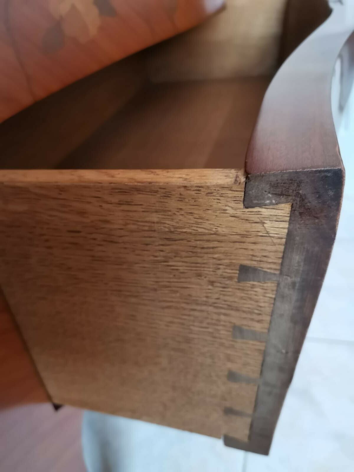 Old chest of drawers style louis 15