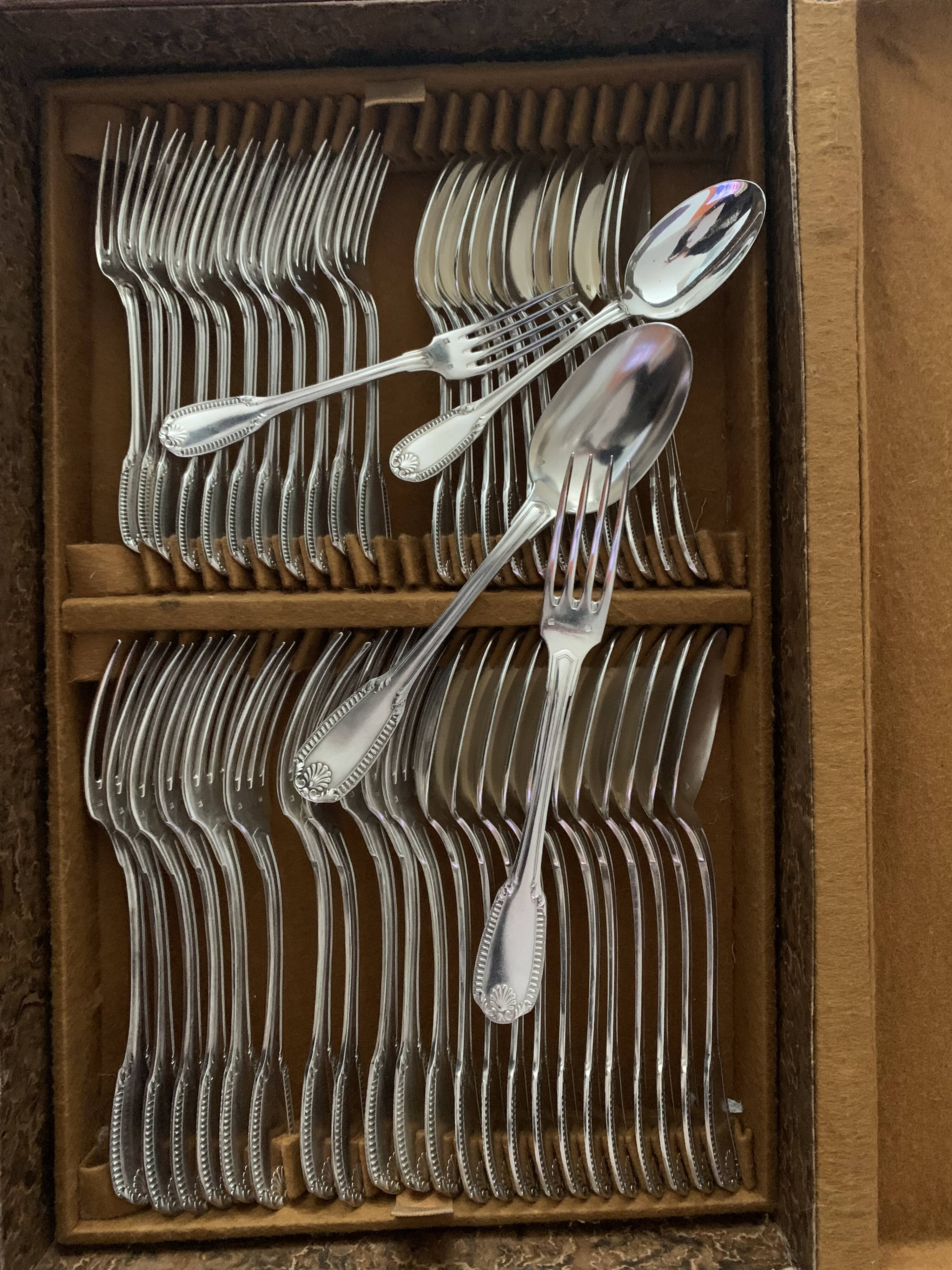 Silver metal cutlery set of 112
