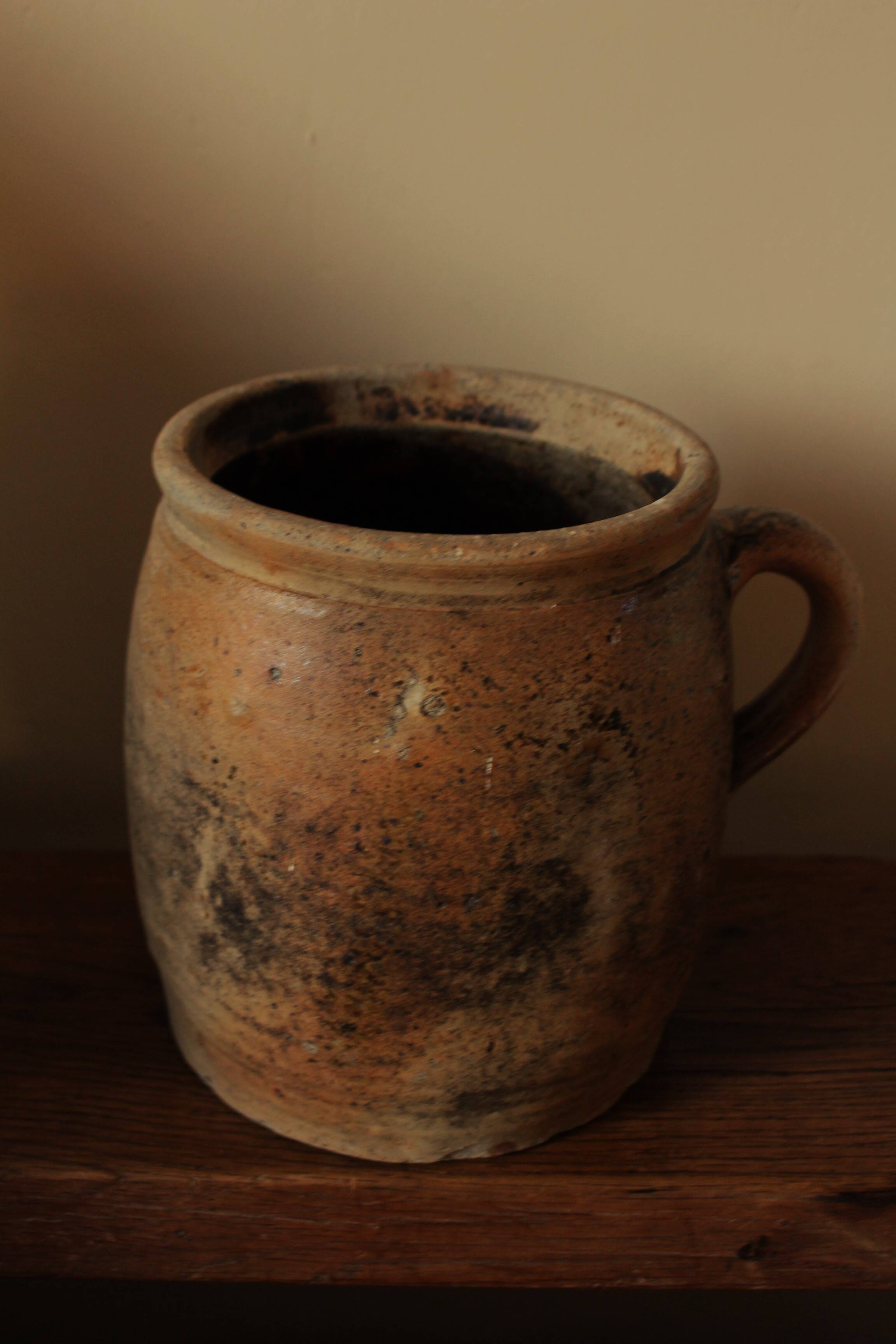 Large round terracotta pot with handle