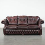Red 2.5-seater Chesterfield sofa on wheels in English style