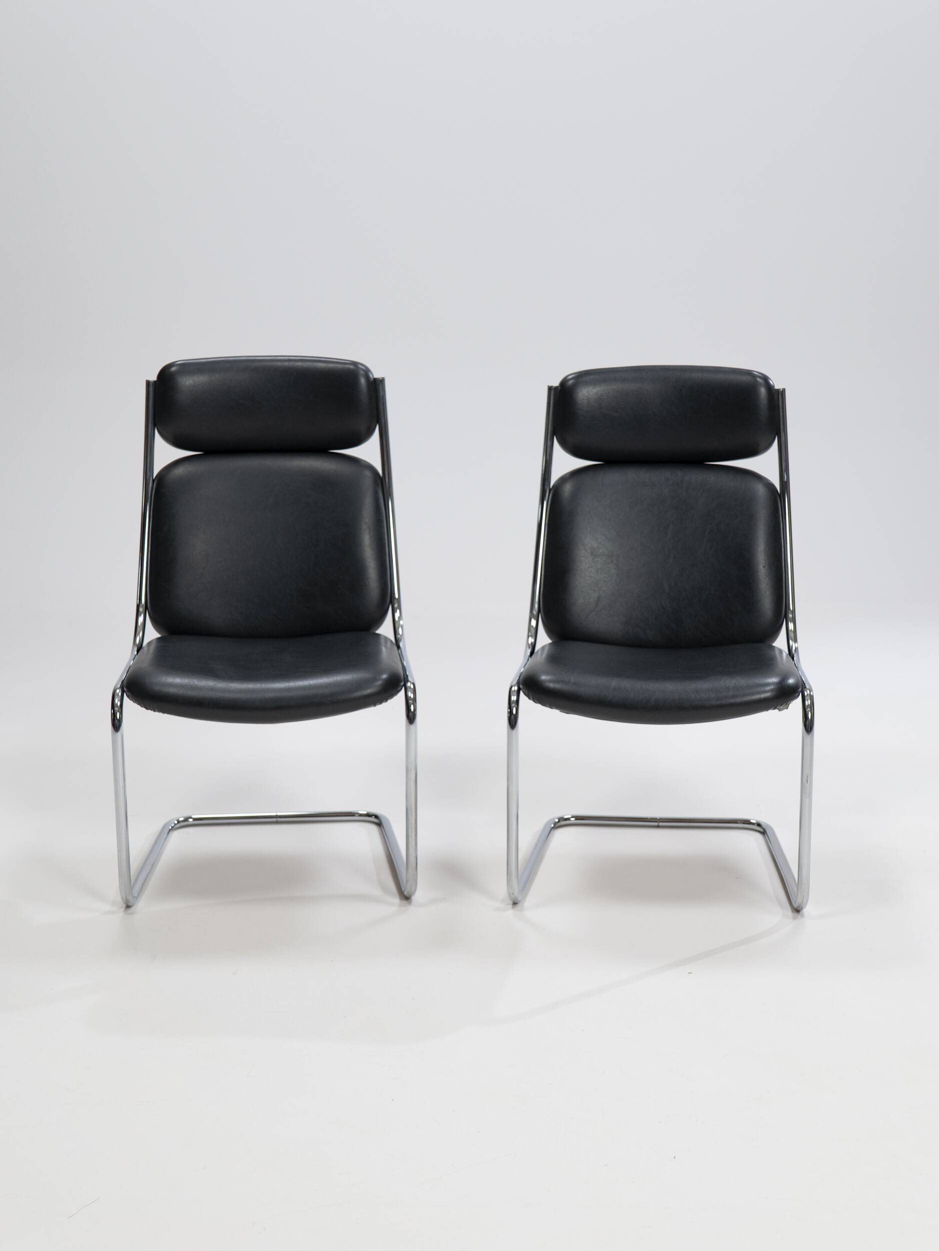 Paire de chaises cantilever en cuir par Mauser Werke Waldeck, Allemagne de l'Ouest, 19