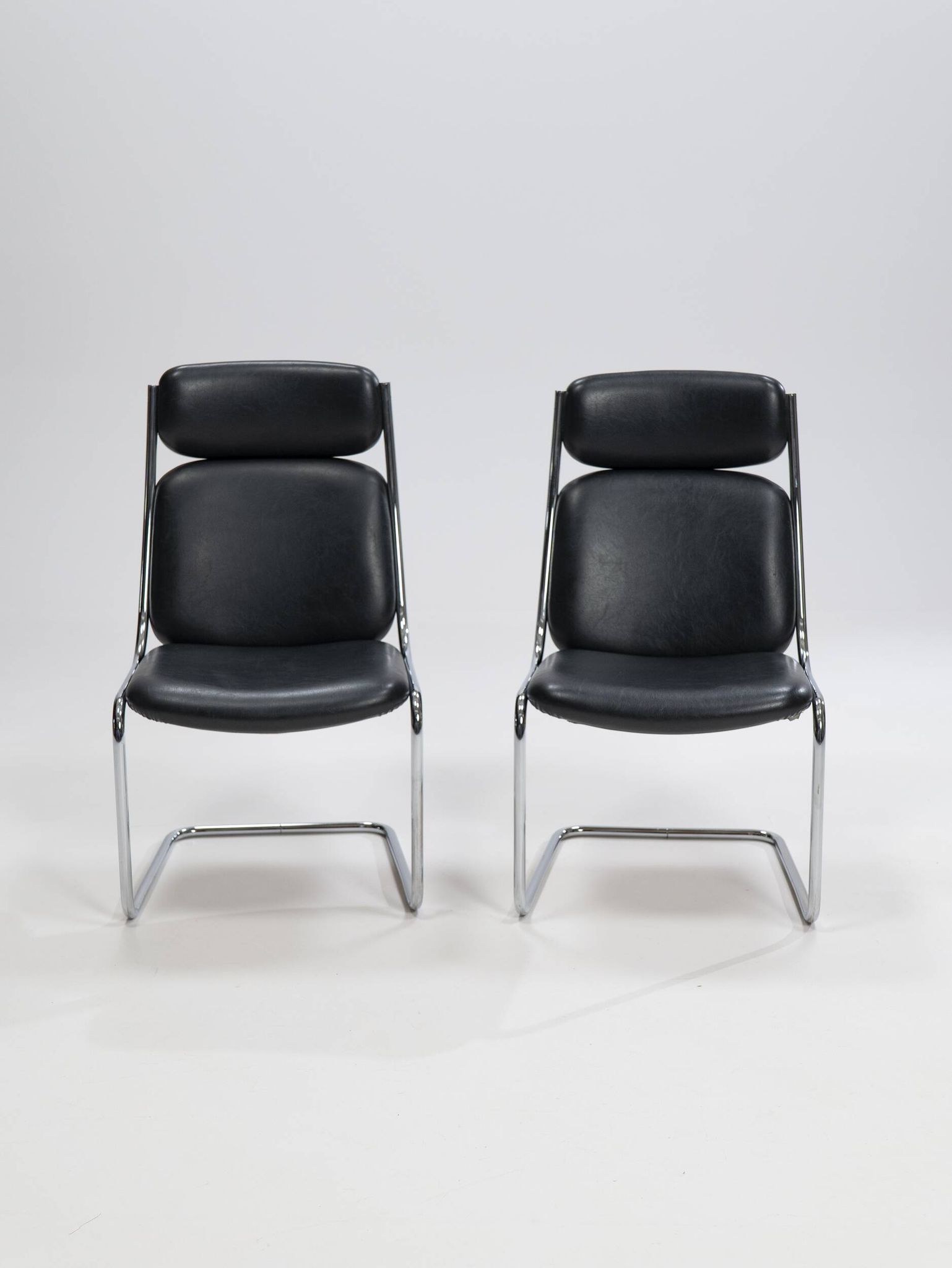 Paire de chaises cantilever en cuir par Mauser Werke Waldeck, Allemagne de l'Ouest, 19