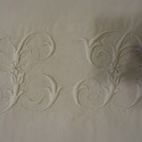 Bau sheet with large hand embroidered Monogram