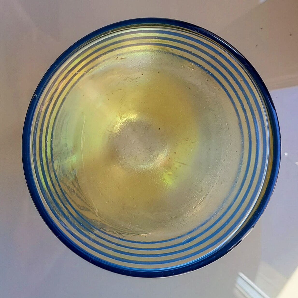 Vintage vase in iridescent glass 70s 80s