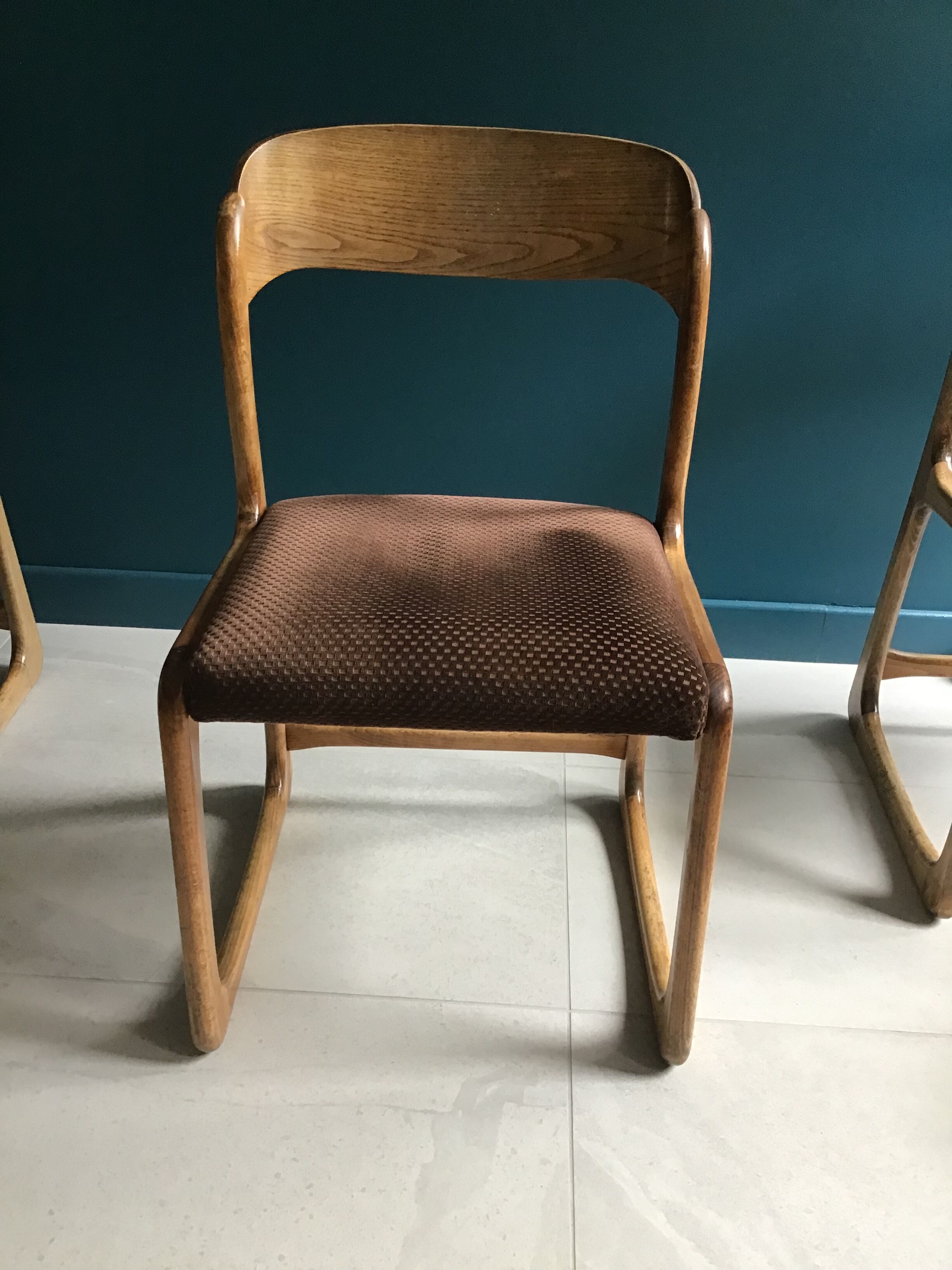 Lot of 4 sled chairs