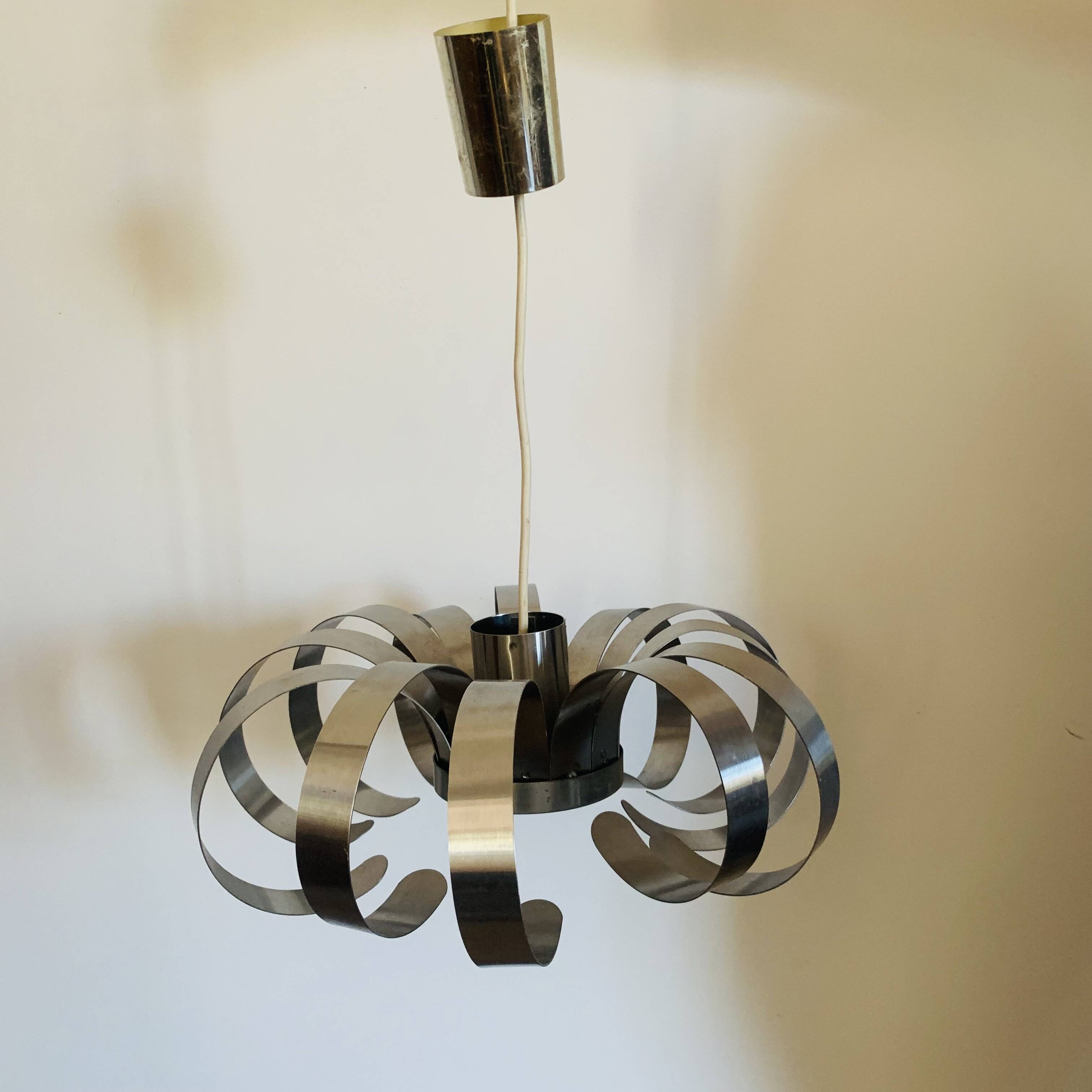 Suspension vintage fleur en rubans d’inox – Space Age années 1970