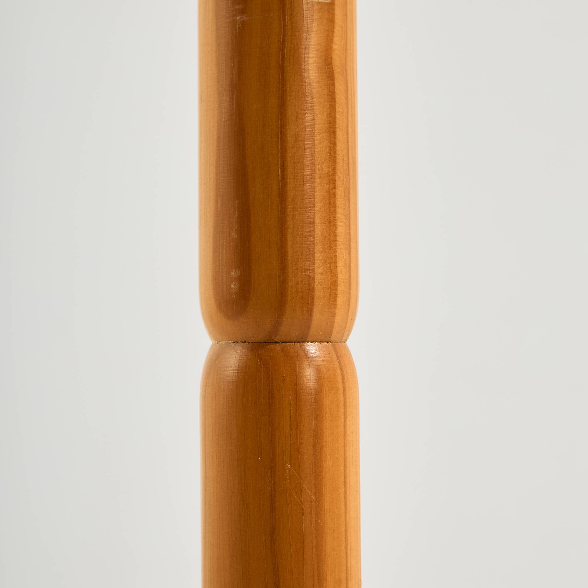 Pine floor lamp for Solbackens Svarveri