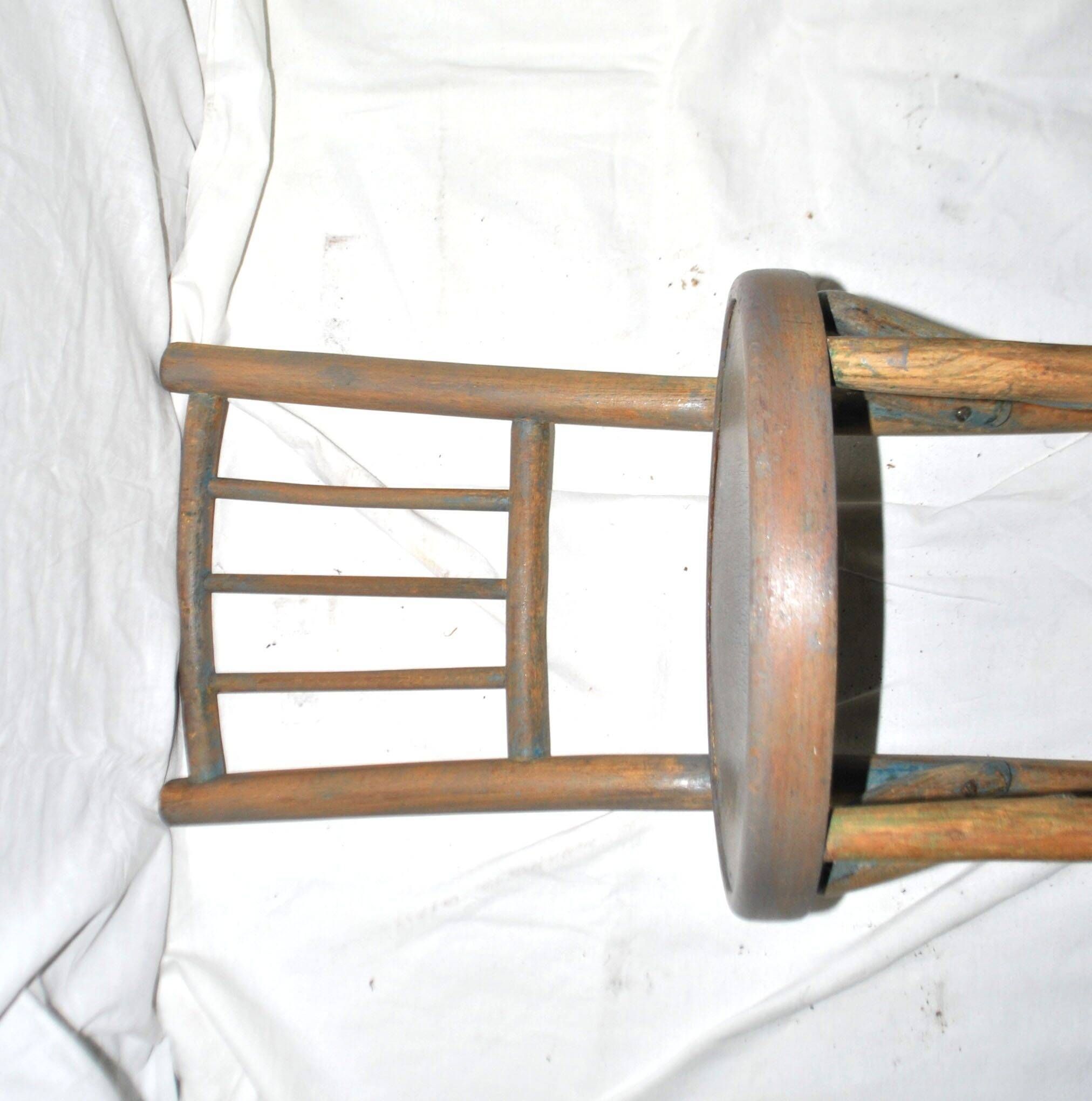Child's bistro chair in curved turned wood, Fischel Thonet style, 1950.