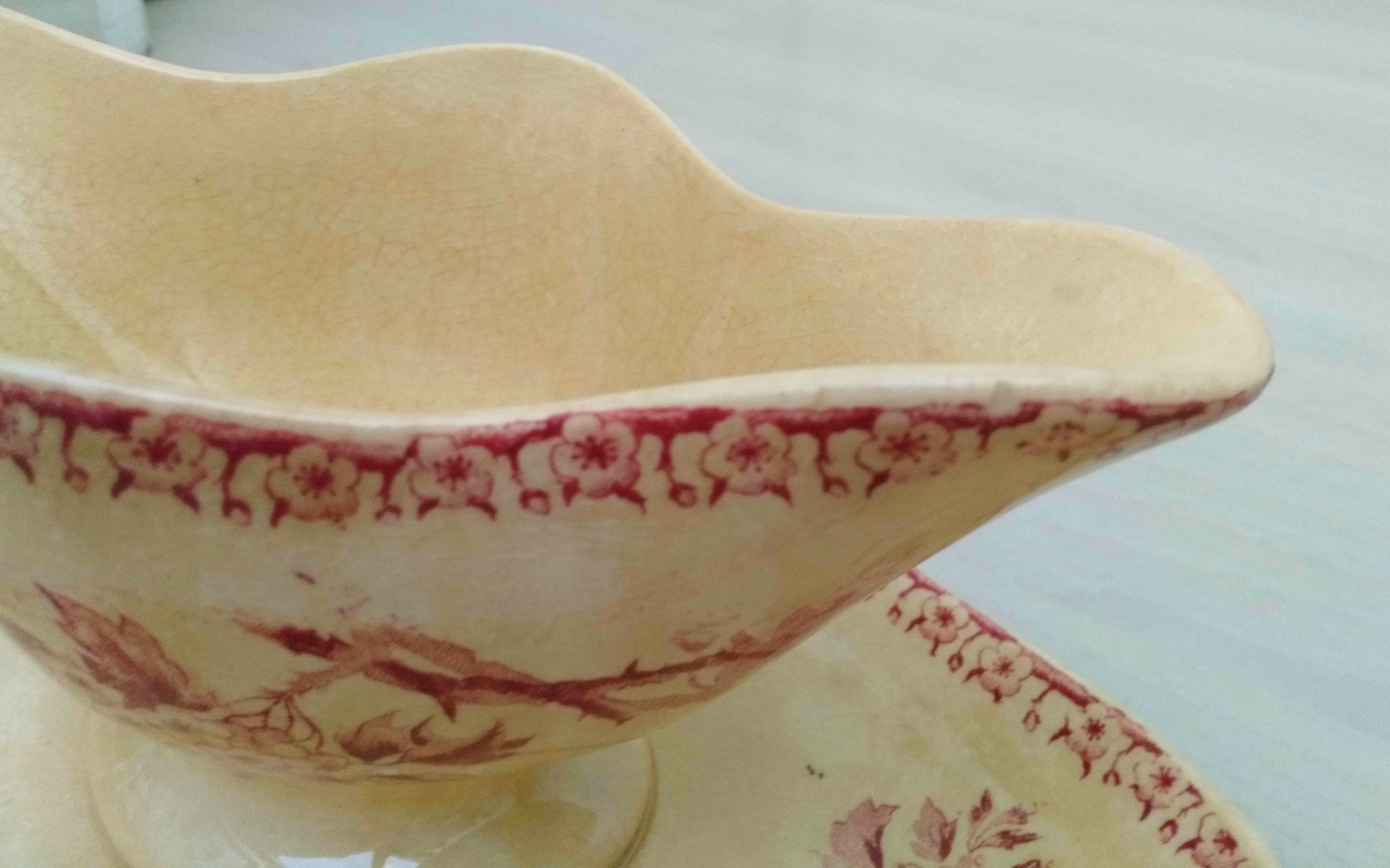 Saucière in iron earth of Gien model Pink hawthorn