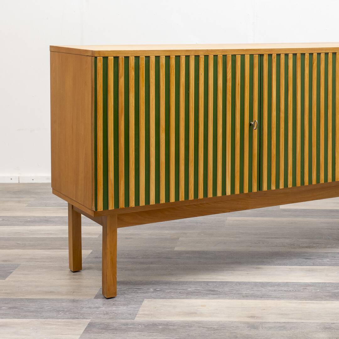 Enfilade des années 60 design scandinave,portes à rainures verte