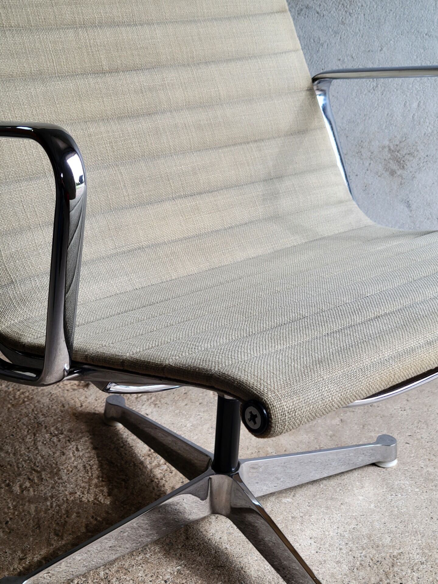 Vintage Eames EA 115 lounge chair for Herman Miller