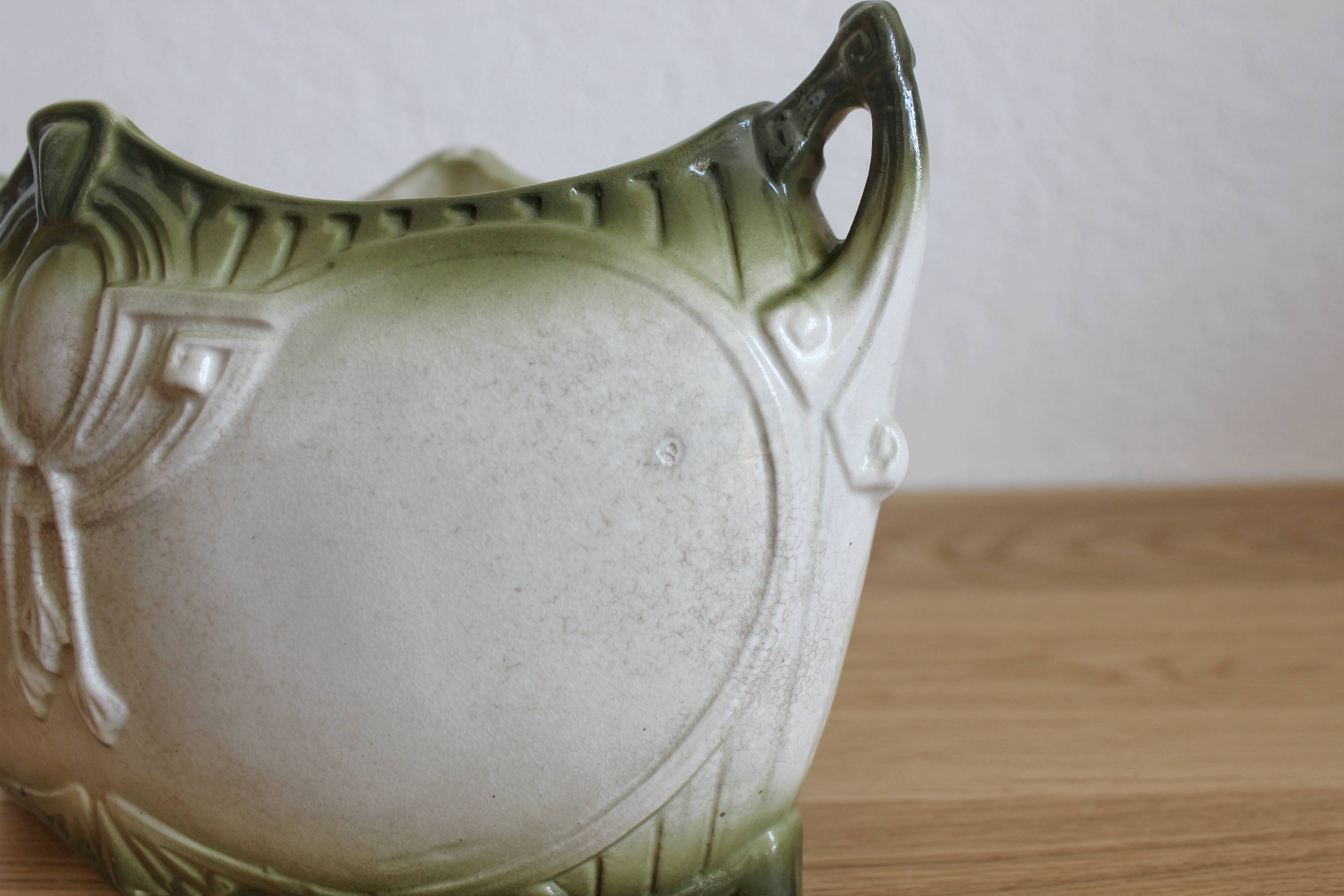 Small jardinière vase in art nouveau majolica.