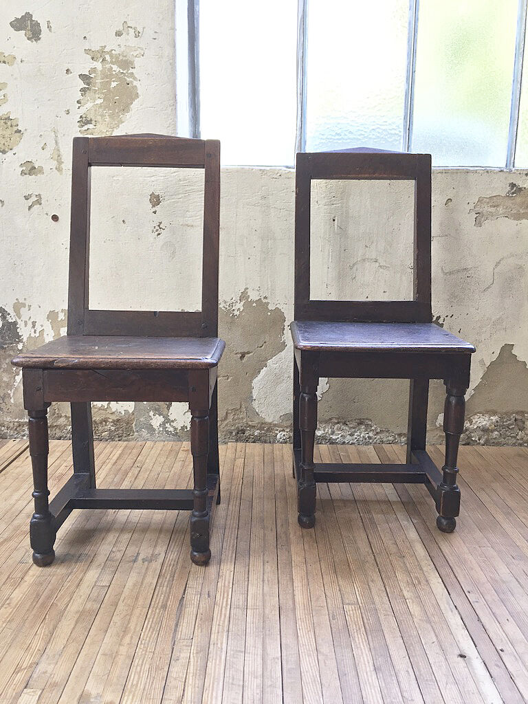 Pair chairs Lorraine