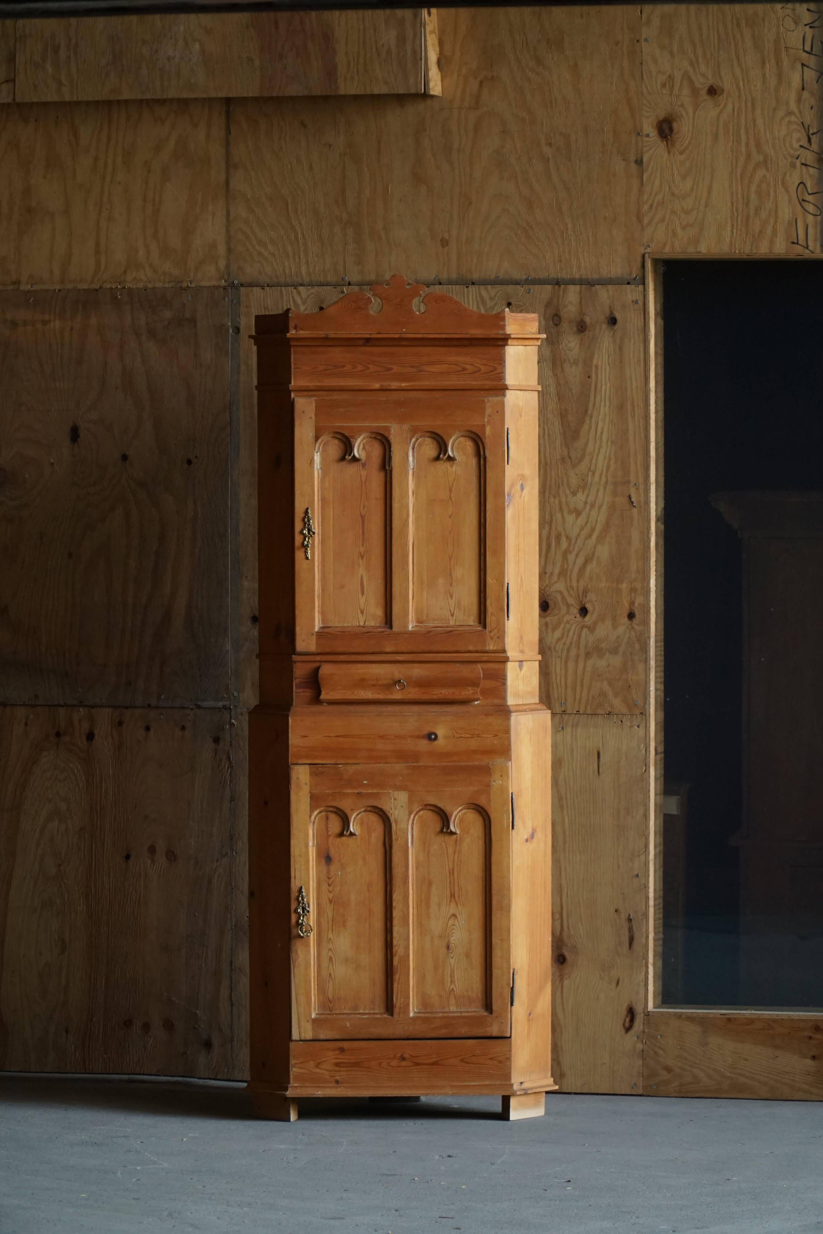 Corner pine wardrobe in two parts, Danish cabinetmaker, early 19th century.