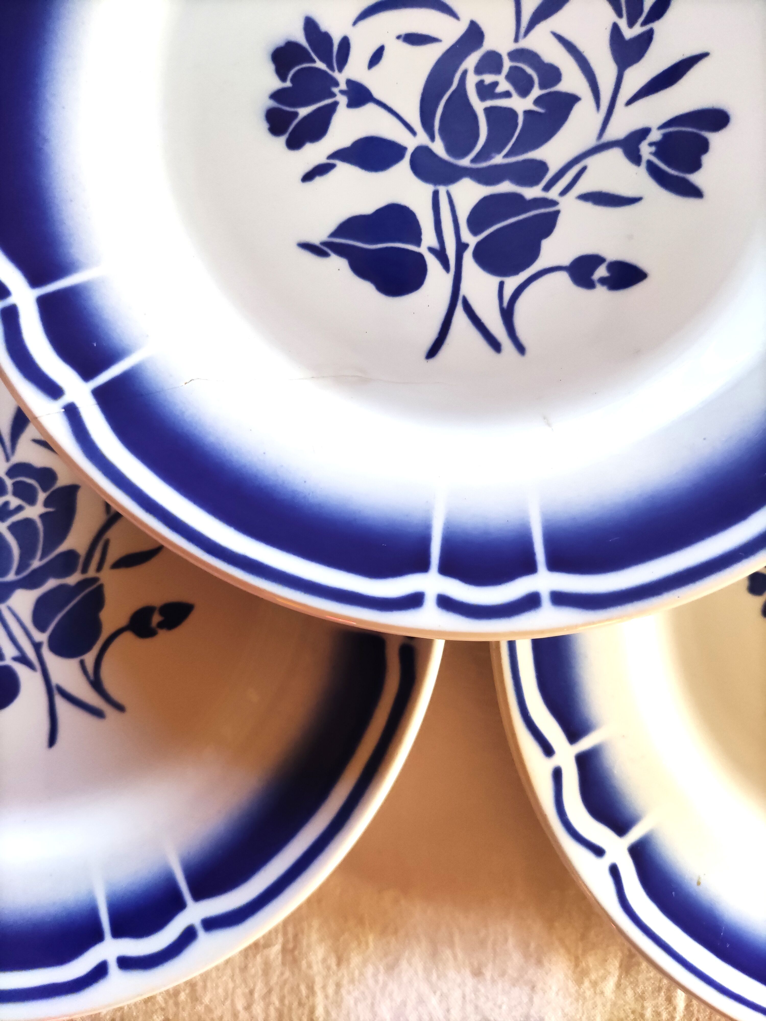 6 blue and white Badonvilliers dessert plates