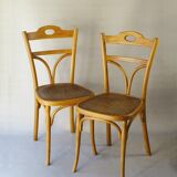 2 bistro chairs from 1905 by KOHN No. 187, wooden seats with 5 fleur-de-lis motifs