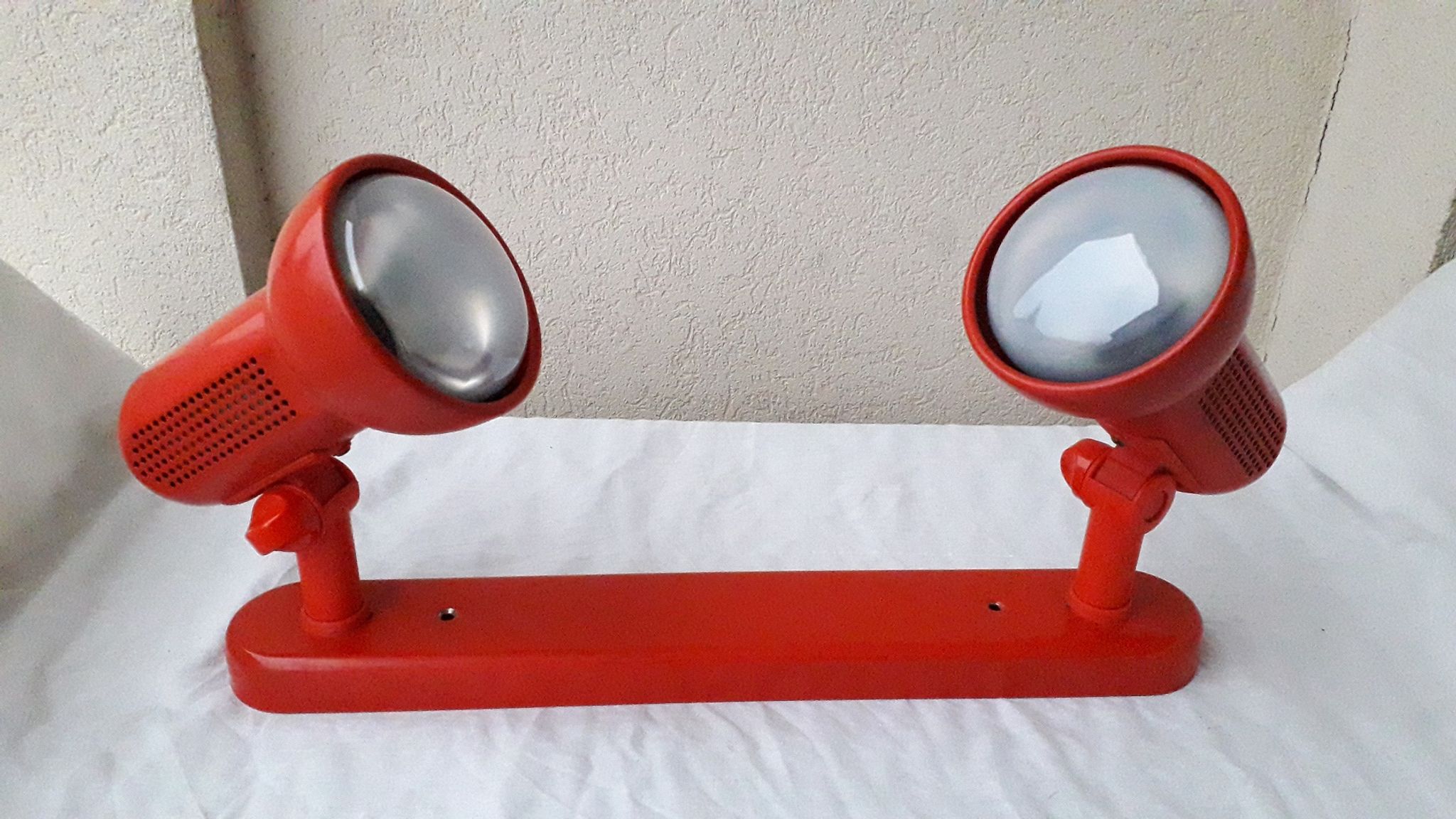 2 appliques rouges