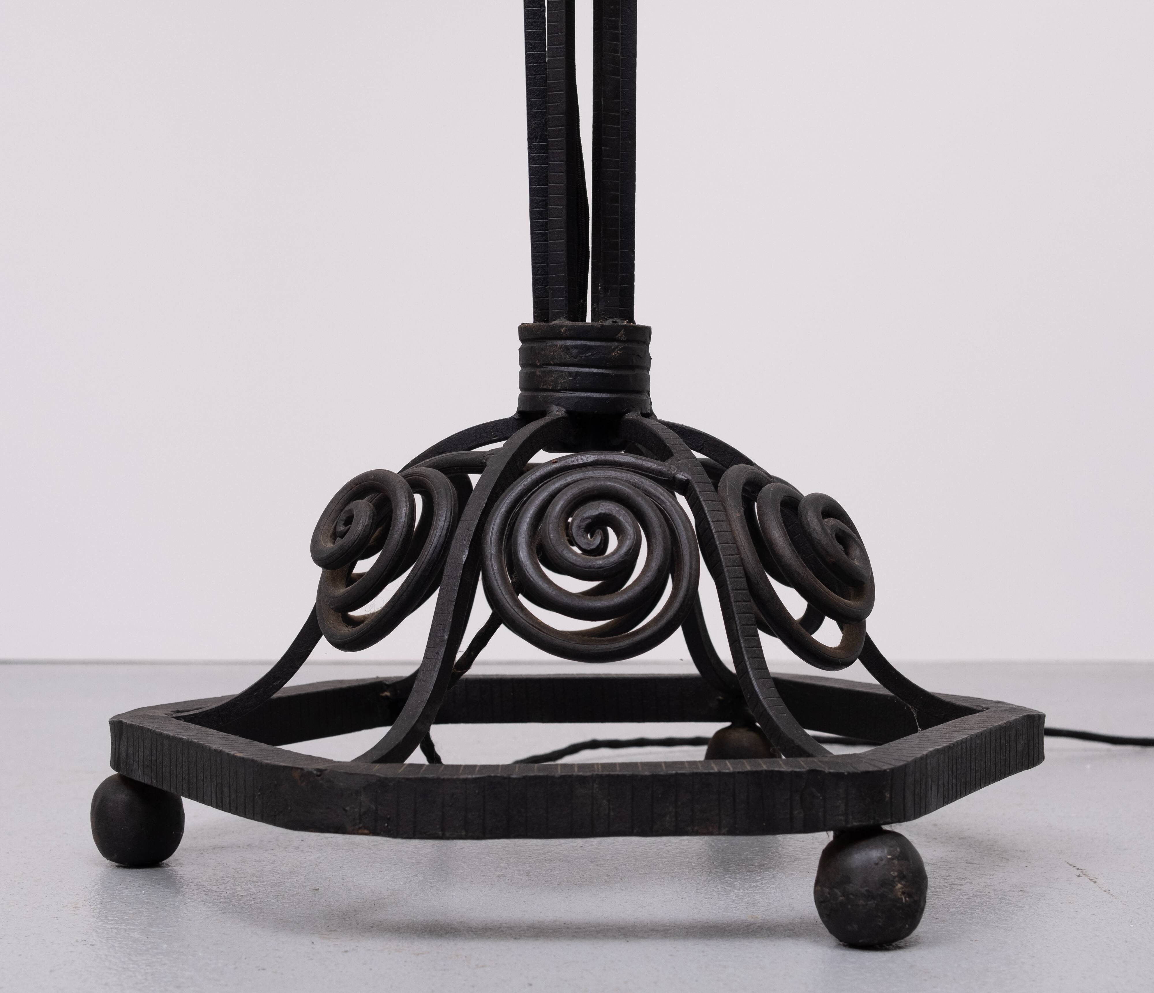 Edgar Brandt style Art Deco floor lamp in wrought iron with alabaster cup