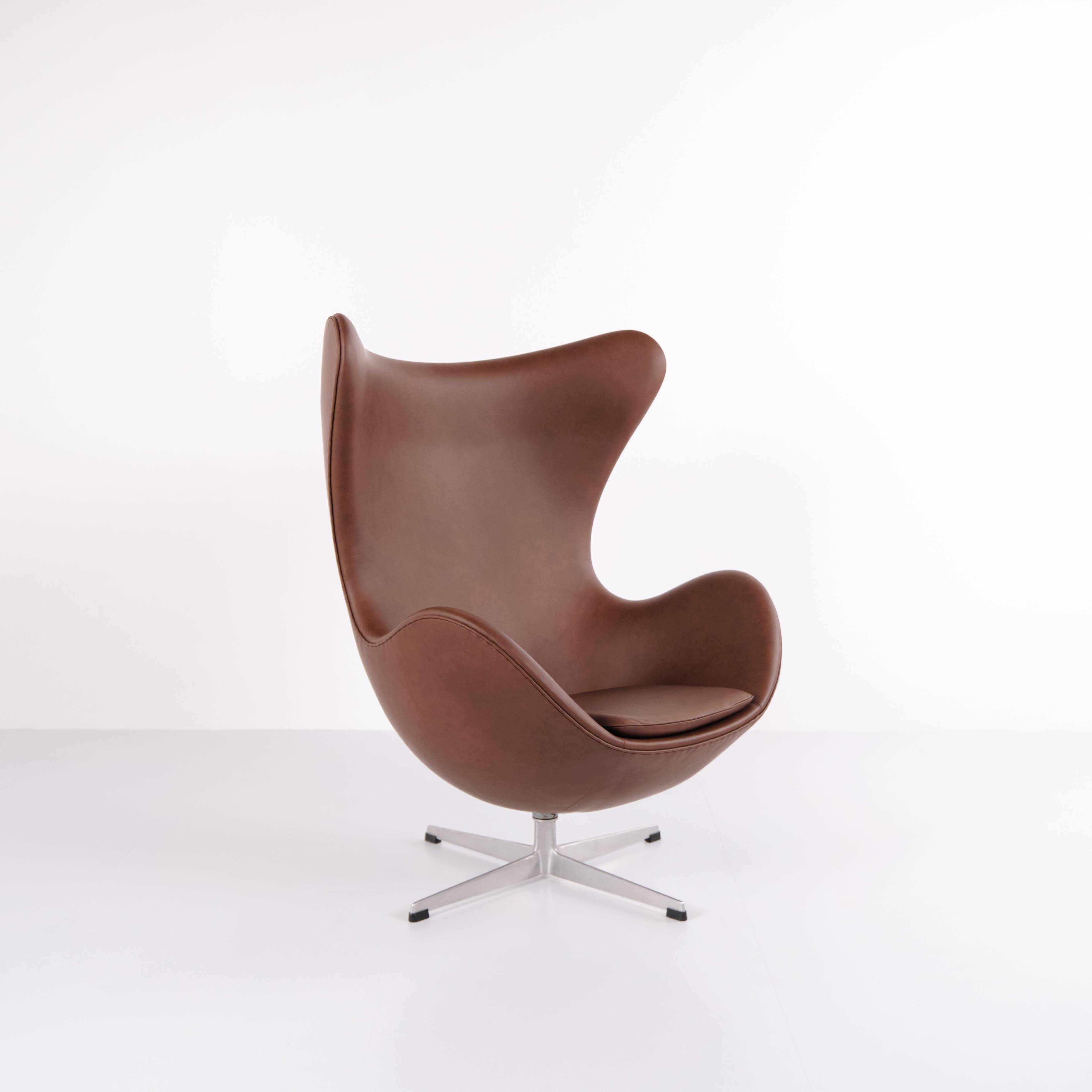 The Egg - Model 3316 - Brown leather - Arne Jacobsen - Fritz Hansen