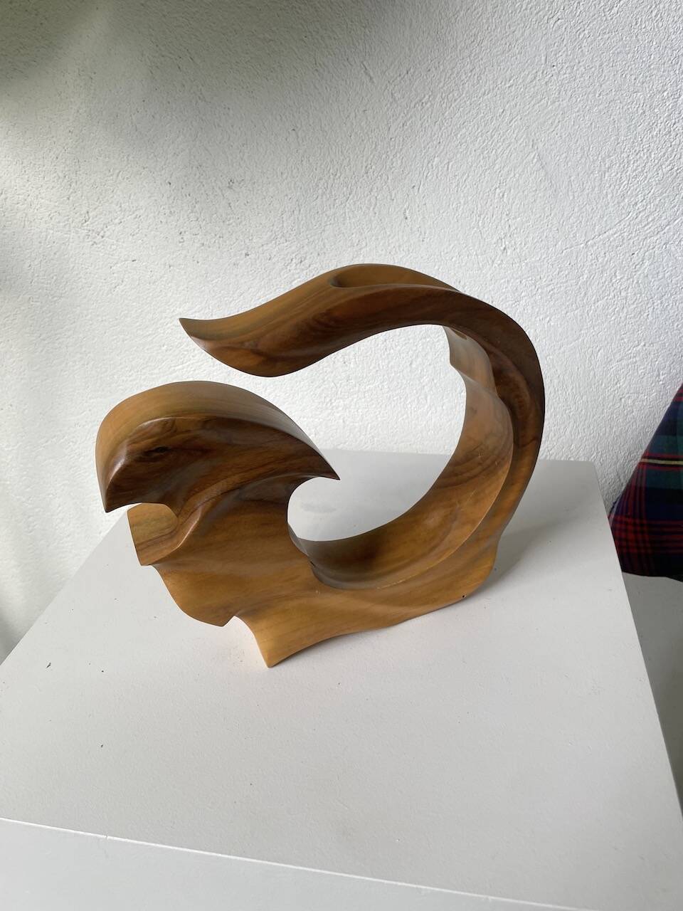 Wooden sculpture vase