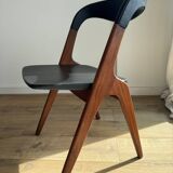 Chaise Vamo Sønderborg Sonja en teck et skaï noir, par Johannes Andersen