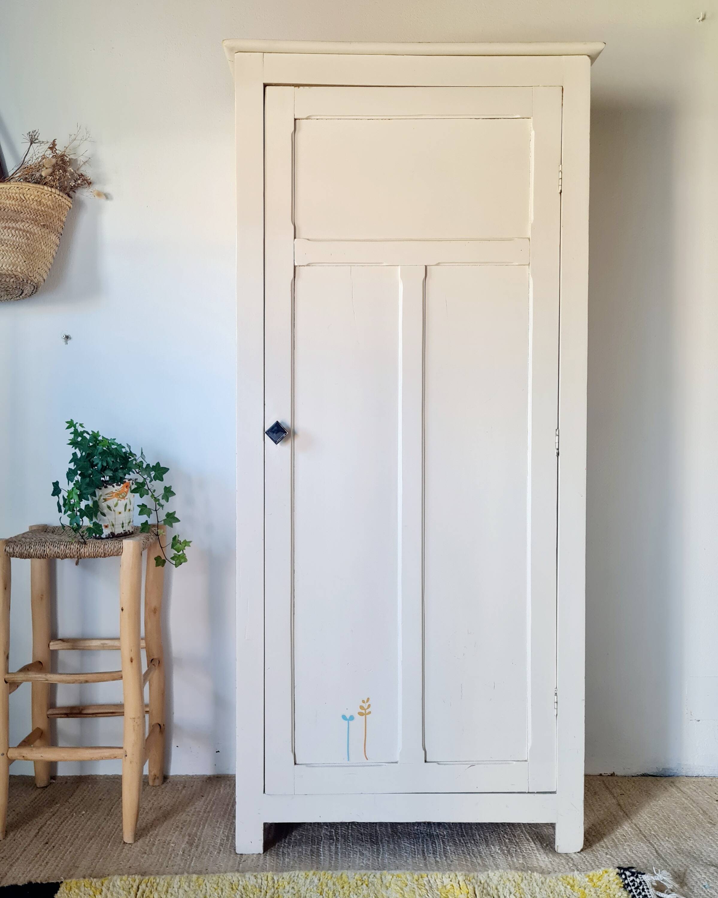 Antique Parisian bonnetière - Cream white - Panelled