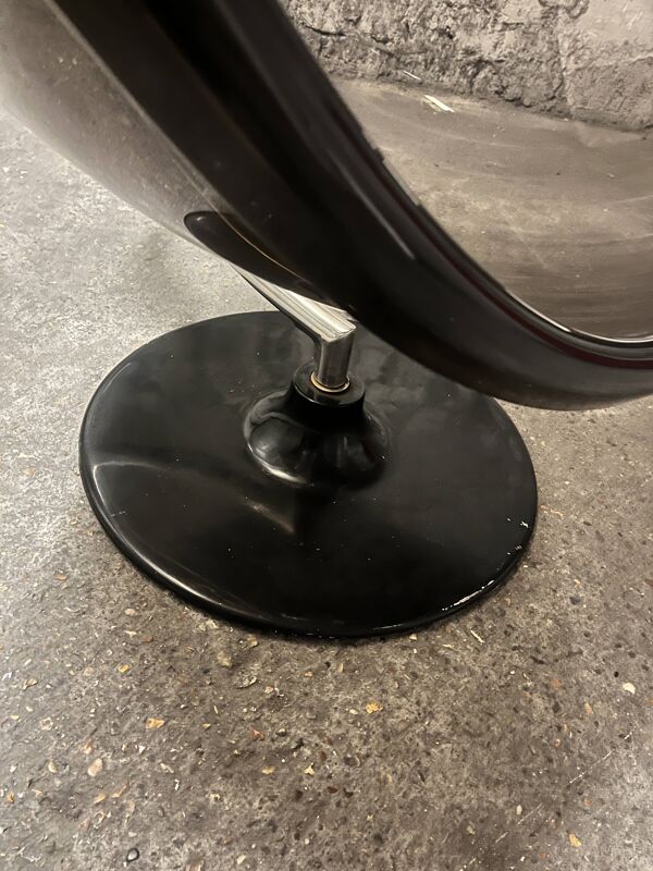 Fauteuil oeuf suspendu en plexiglas fumé, design 1970