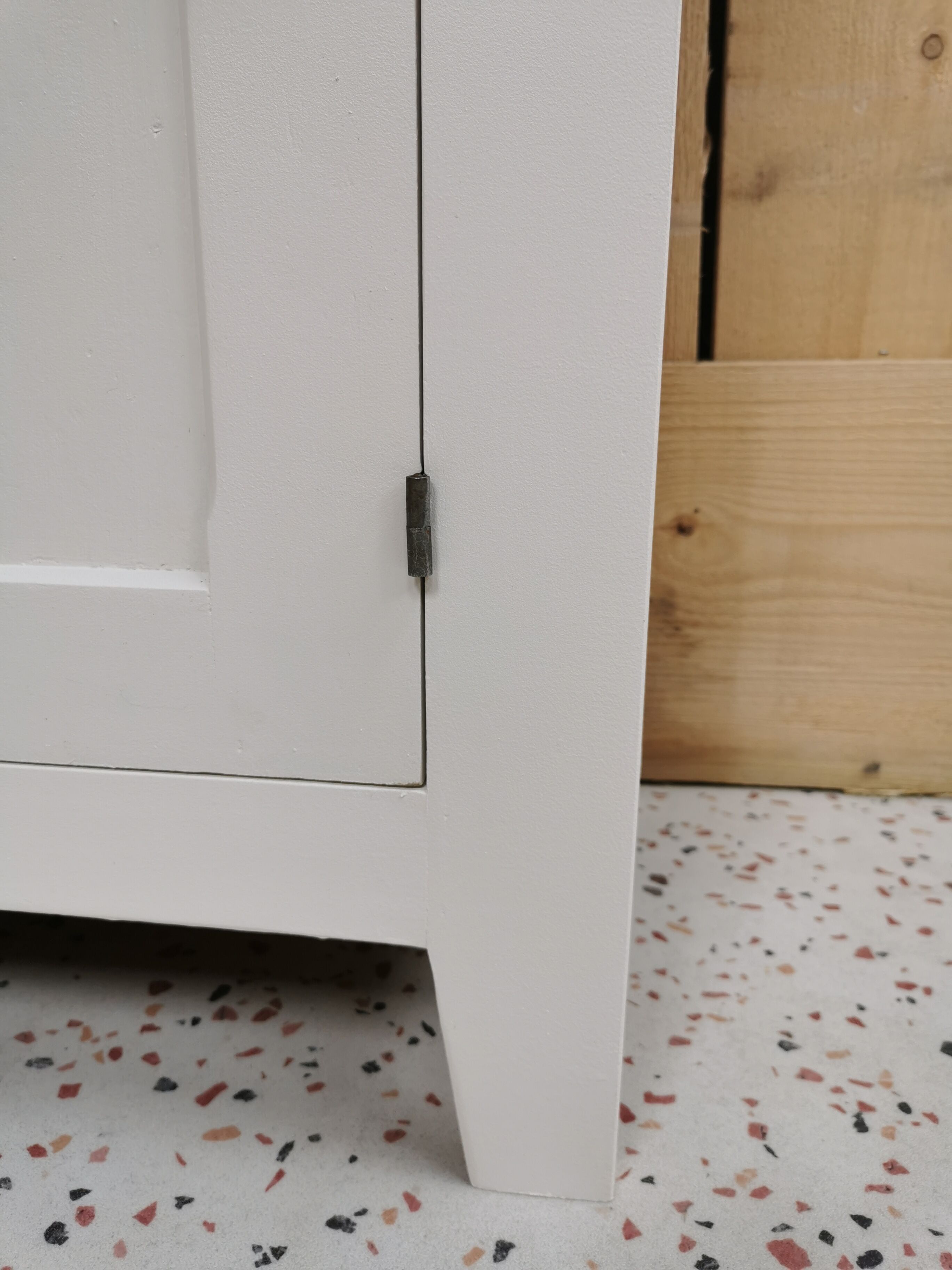 White parisian buffet