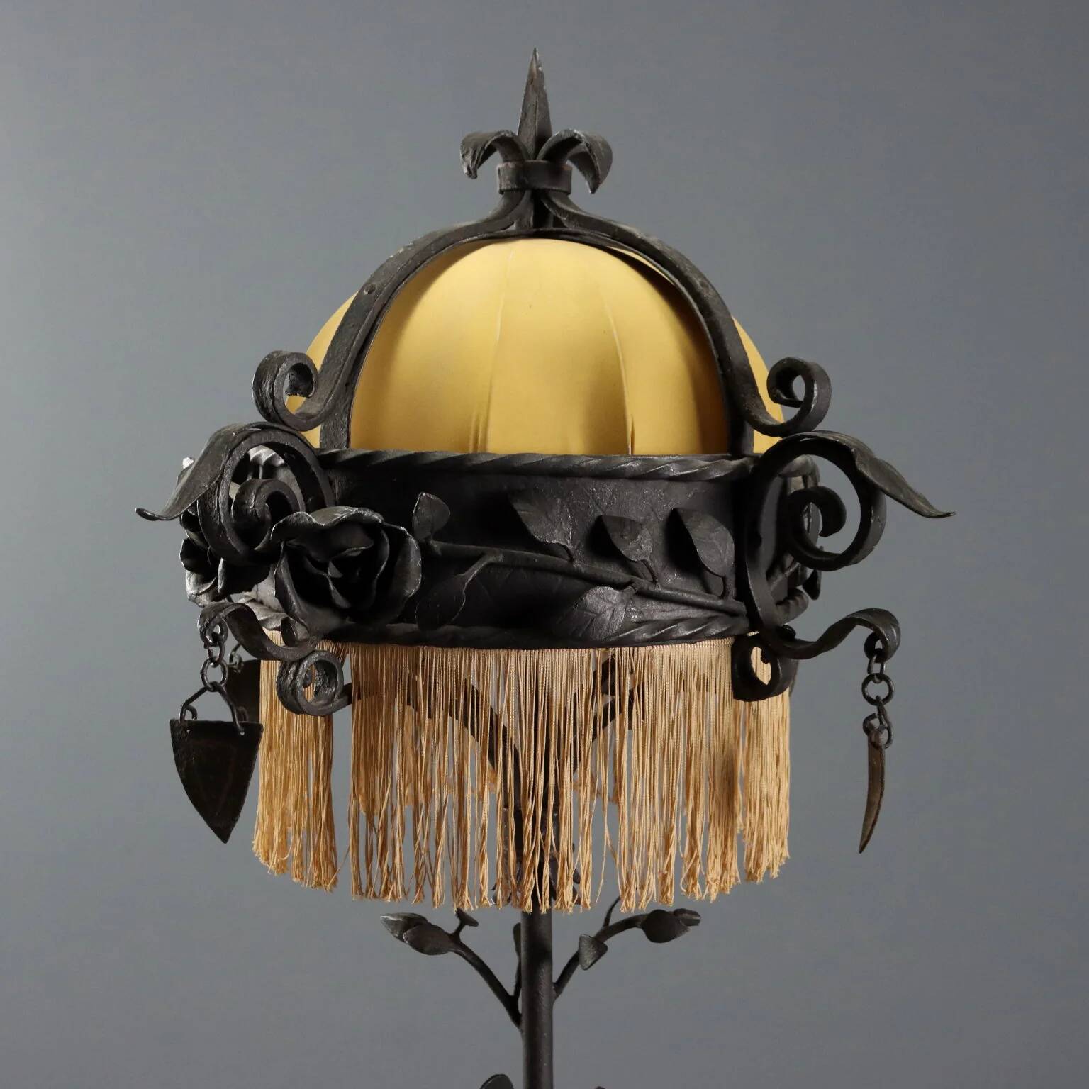 Lampe ancienne Art nouveau en fer forgé, Italie, XXe siècle