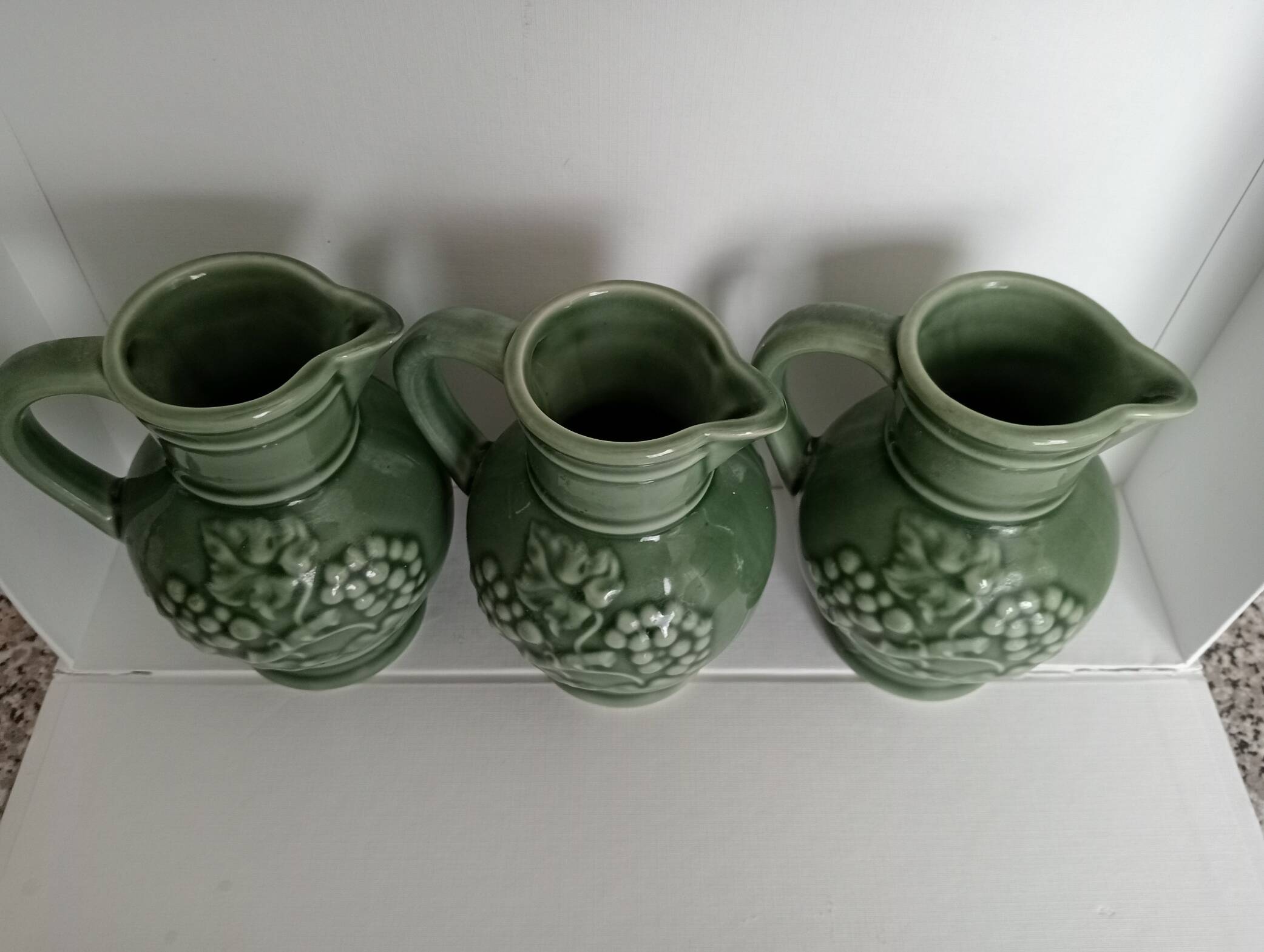 Lot de 3 pichets à vin