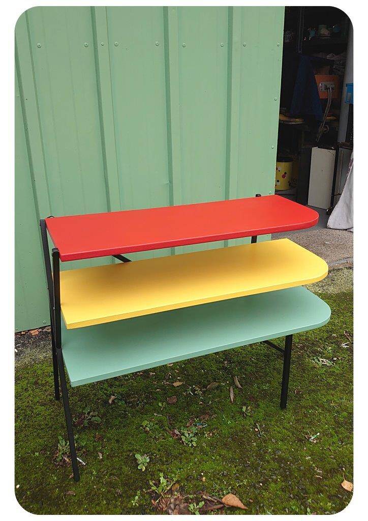 Etagère sur pieds, milieu XXème